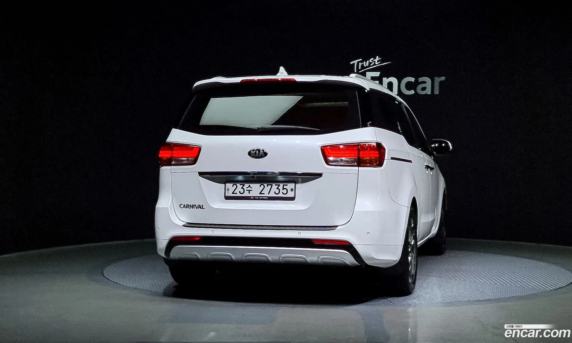 Kia Carnival 9-Seater Noblesse 2015 - фотография 12551680