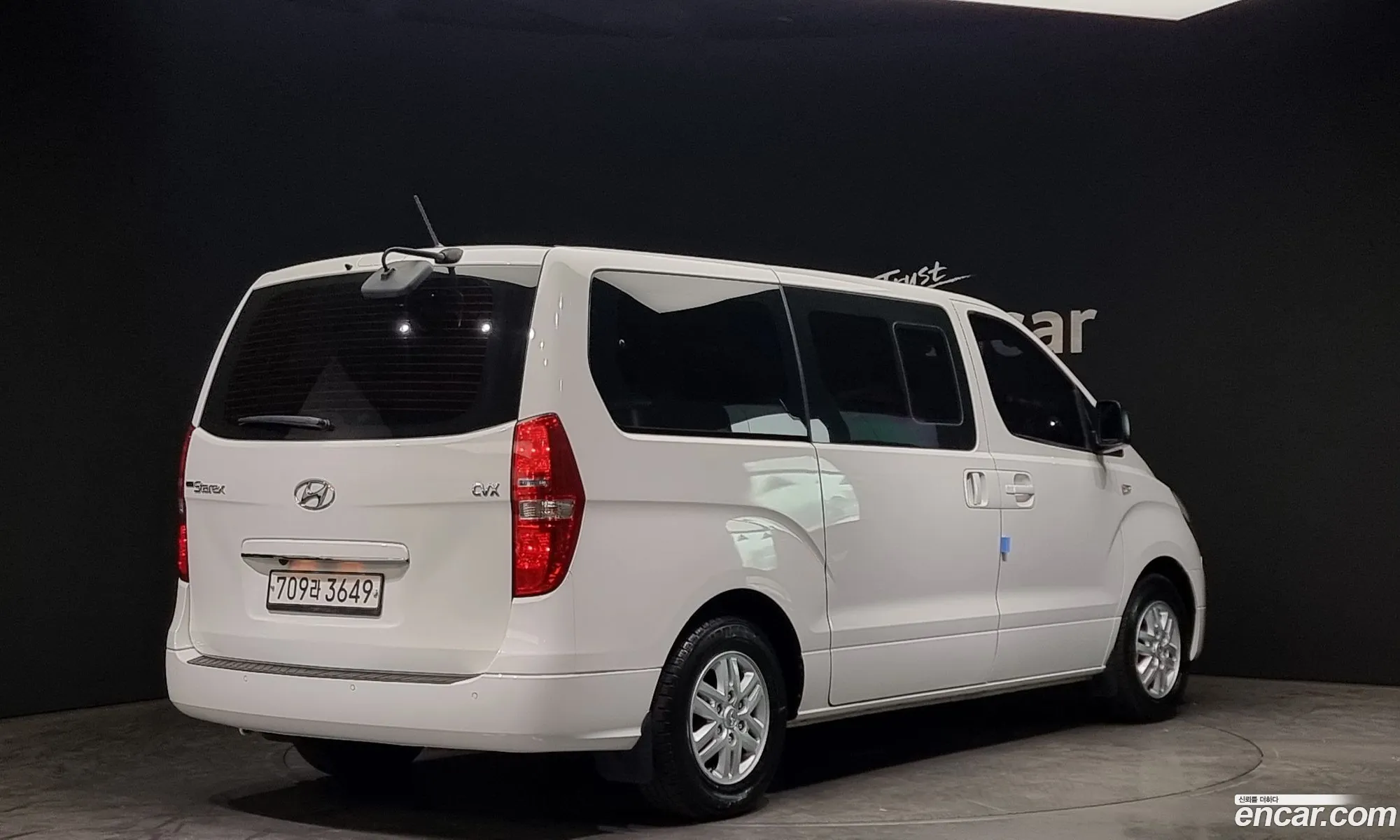 Hyundai Starex 12-Seater Wagon 2016 - фотография 16833675