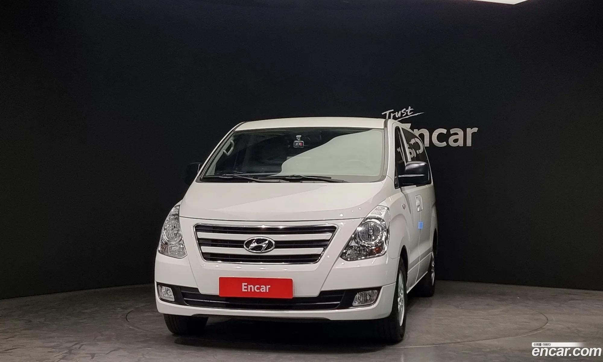 Hyundai Starex 12-Seater Wagon 2016 - фотография 16833676