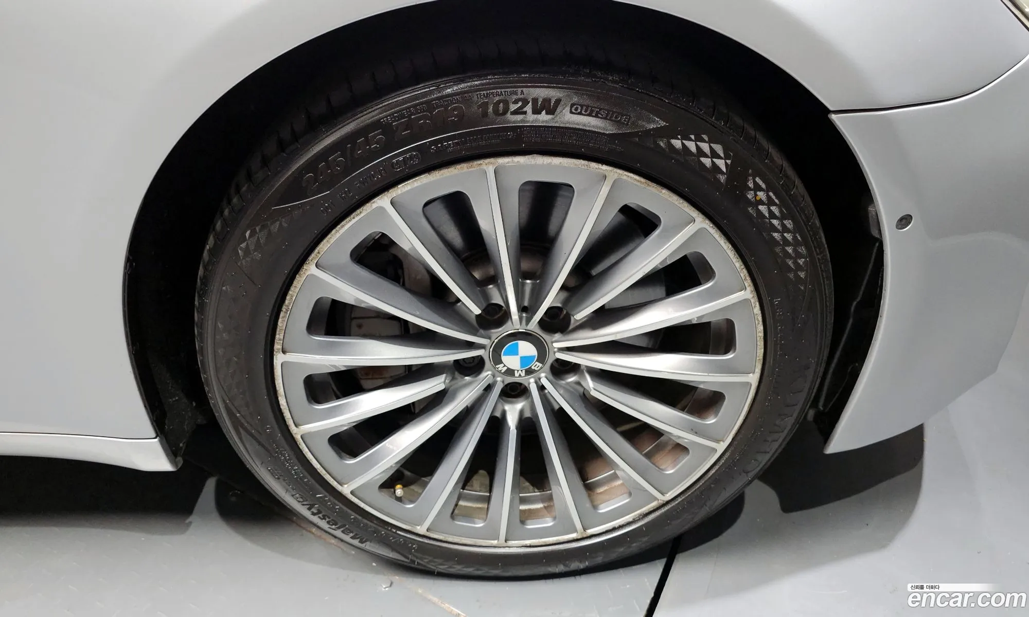 BMW 7 Series F01 750Li - фотография 12539968