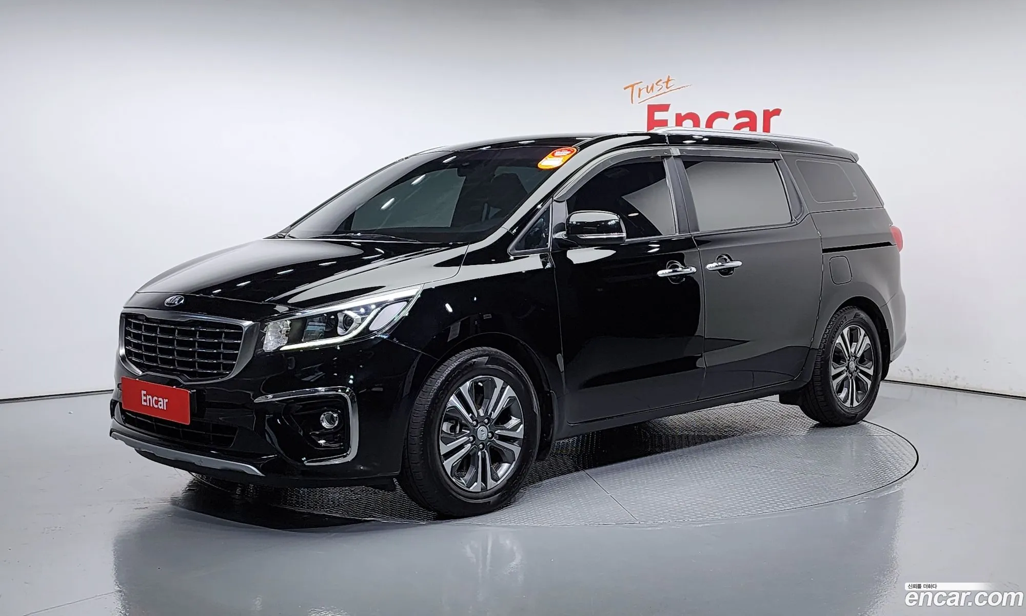 Kia Carnival 9-Seater Luxury 2020 - фотография 15067664