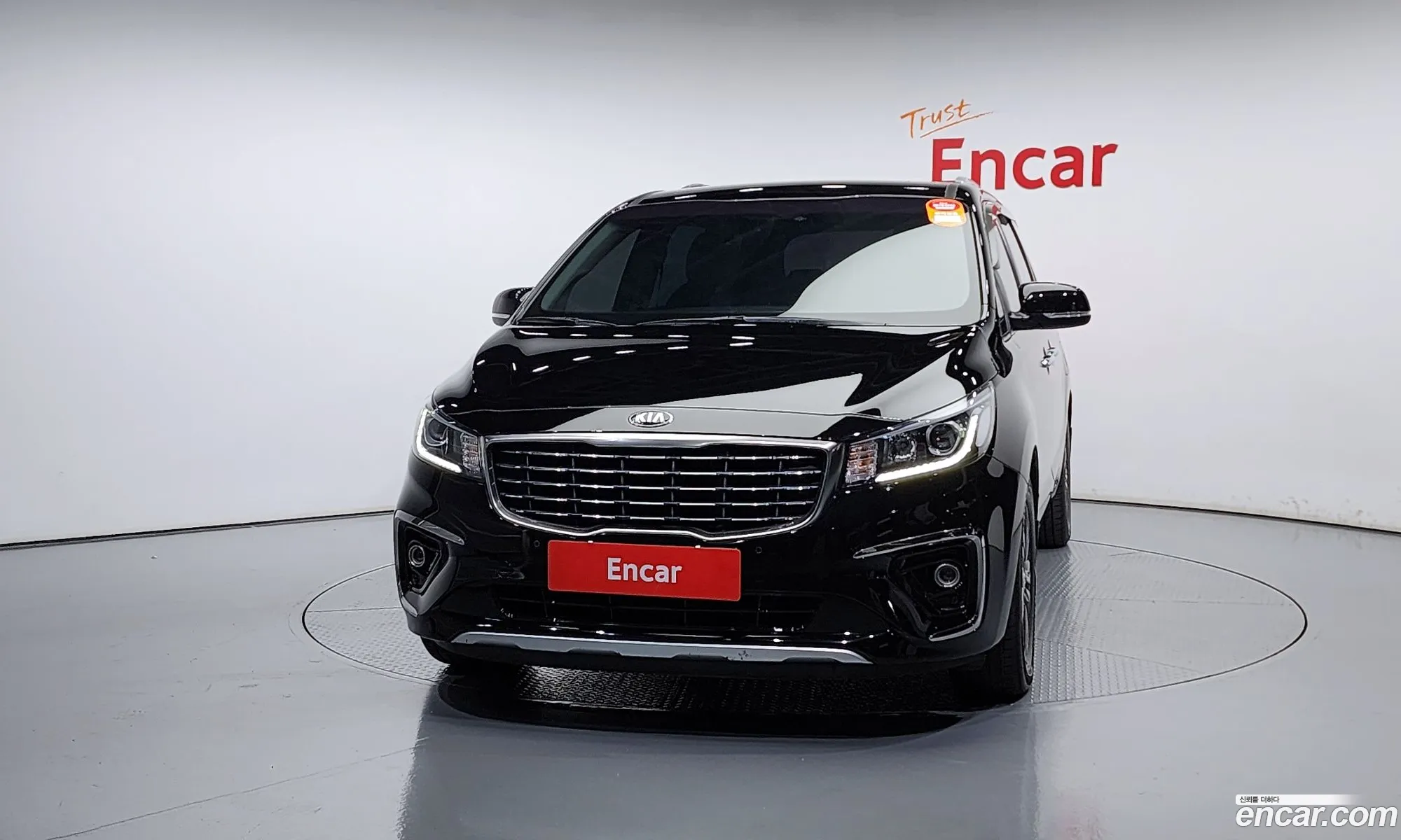 Kia Carnival 9-Seater Luxury 2020 - фотография 15067666