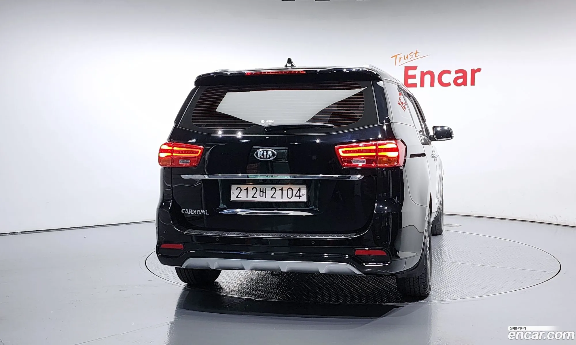 Kia Carnival 9-Seater Luxury 2020 - фотография 15067667
