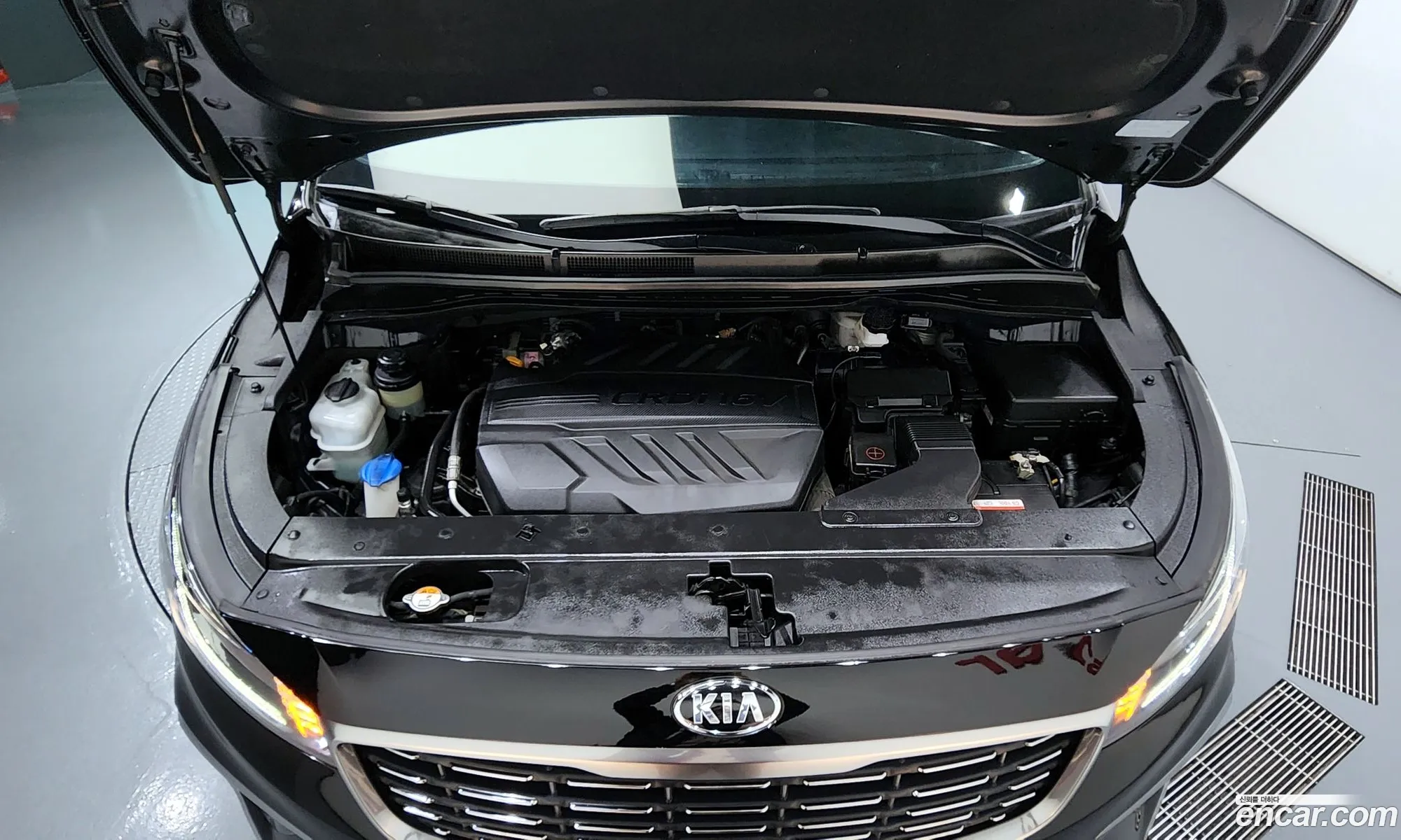 Kia Carnival 9-Seater Luxury 2020 - фотография 15067669