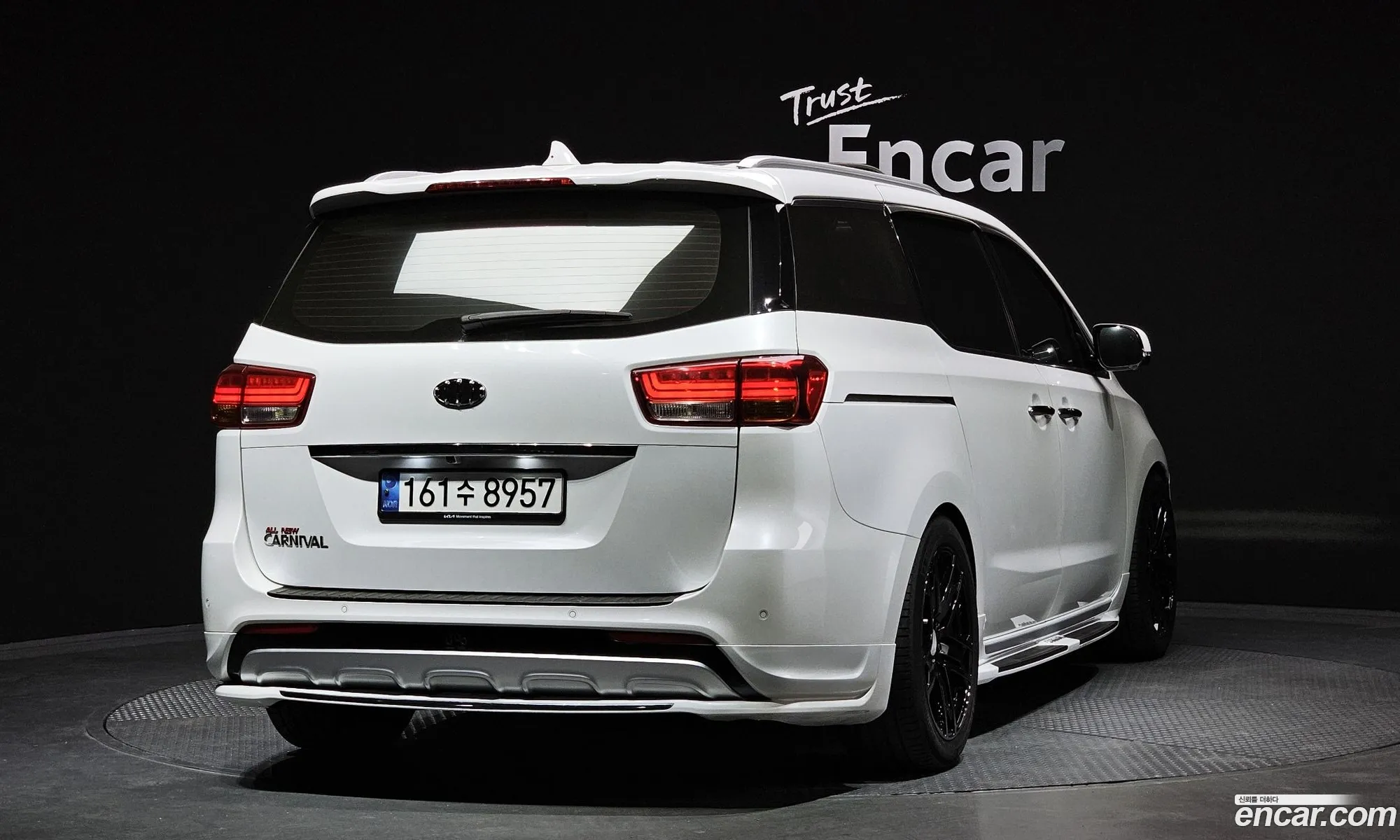 Kia Carnival 9-Seater Noblesse 2017 - фотография 16588250