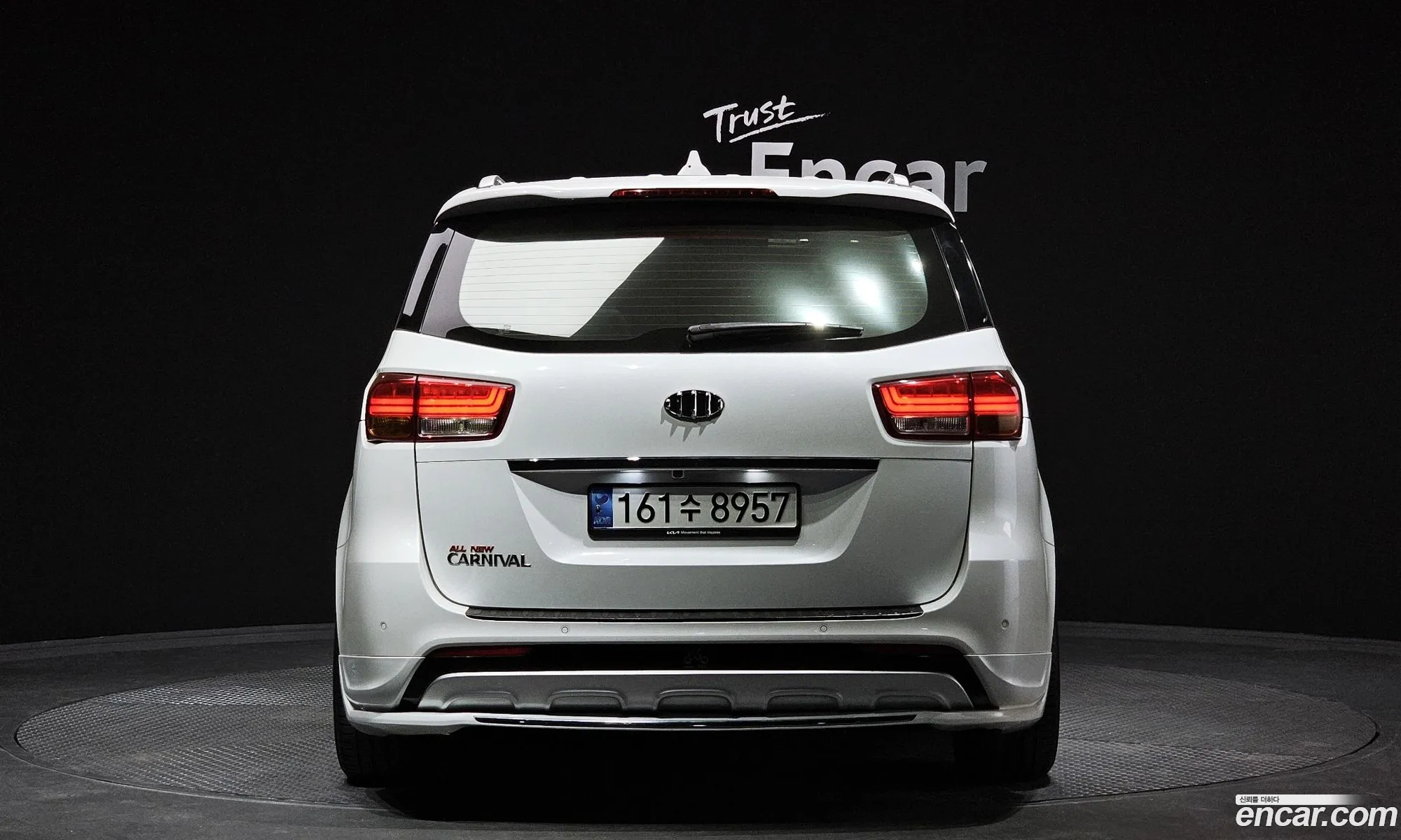 Kia Carnival 9-Seater Noblesse 2017 - фотография 16588252