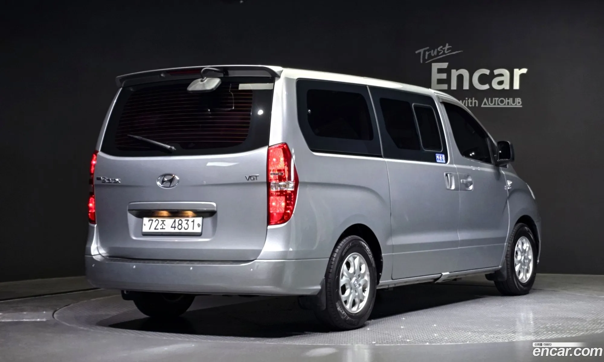 Hyundai Starex 12-Seater Wagon 2015 - фотография 11345009