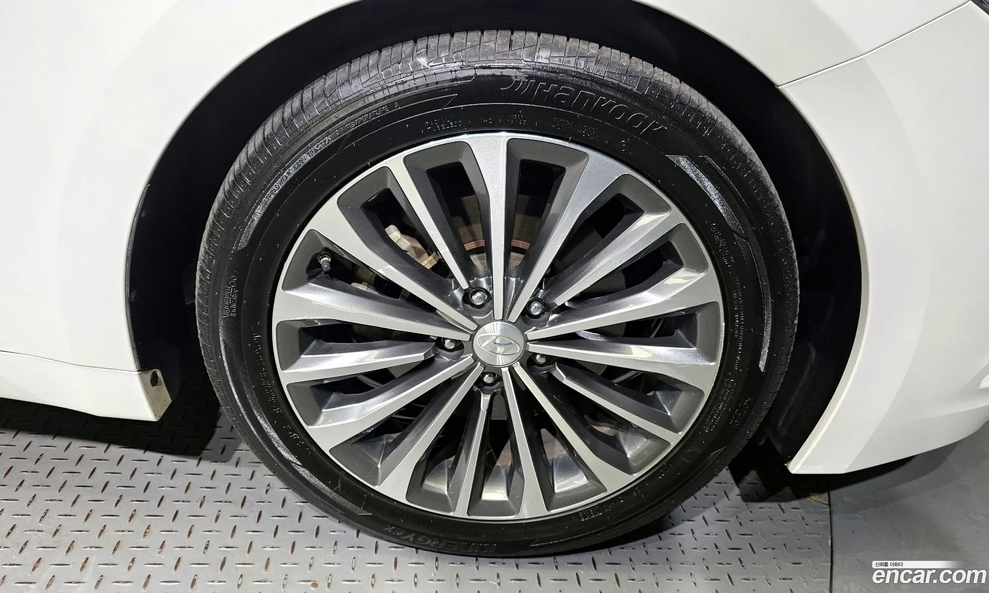 Hyundai Grandeur V Hg240 Modern 2014 - фотография 12297754