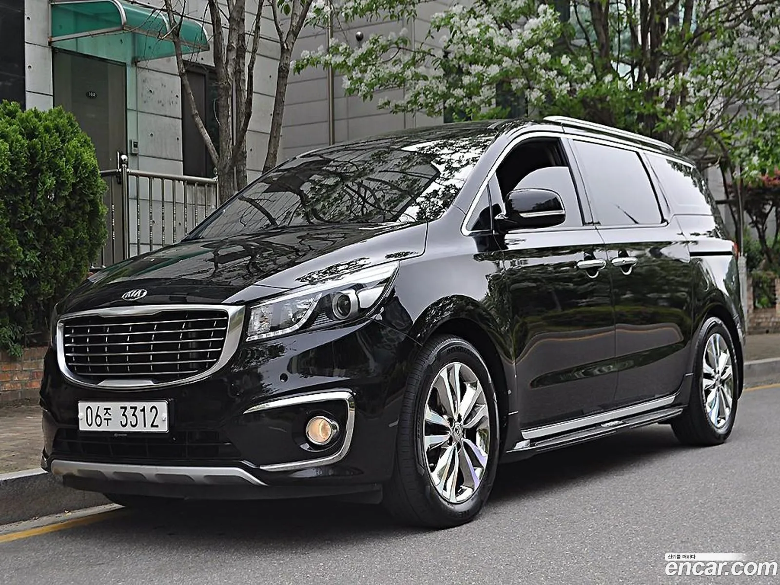 Kia Carnival 7-Seater Limousine 2016 - фотография 15983563