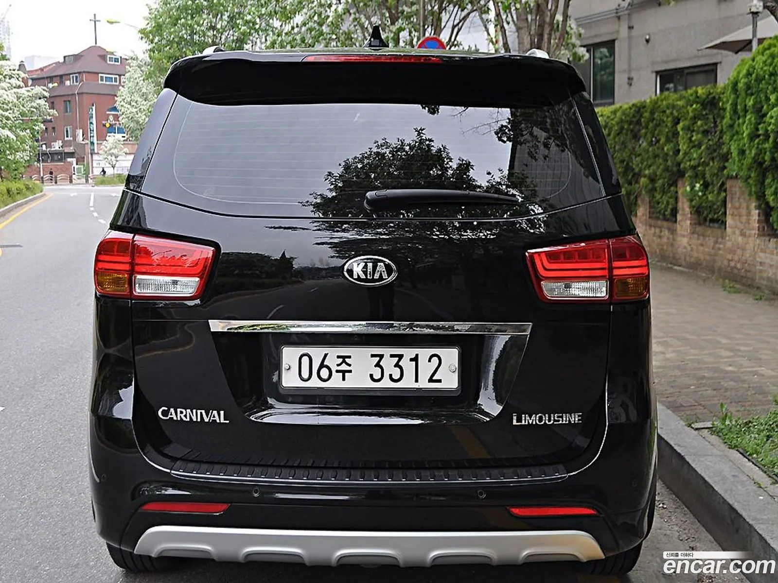 Kia Carnival 7-Seater Limousine 2016 - фотография 15983566