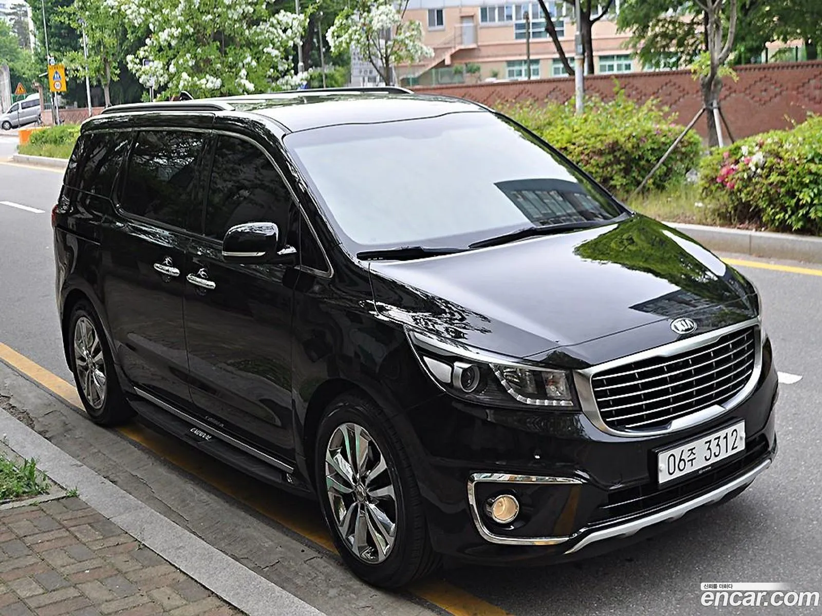 Kia Carnival 7-Seater Limousine 2016 - фотография 15983568