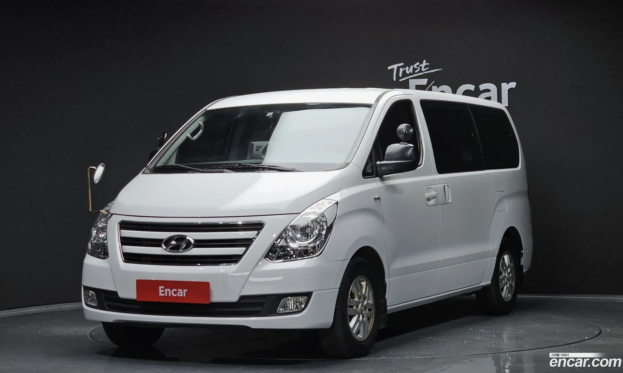 Hyundai Starex 12-Seater Wagon 2017 - фотография 12140076