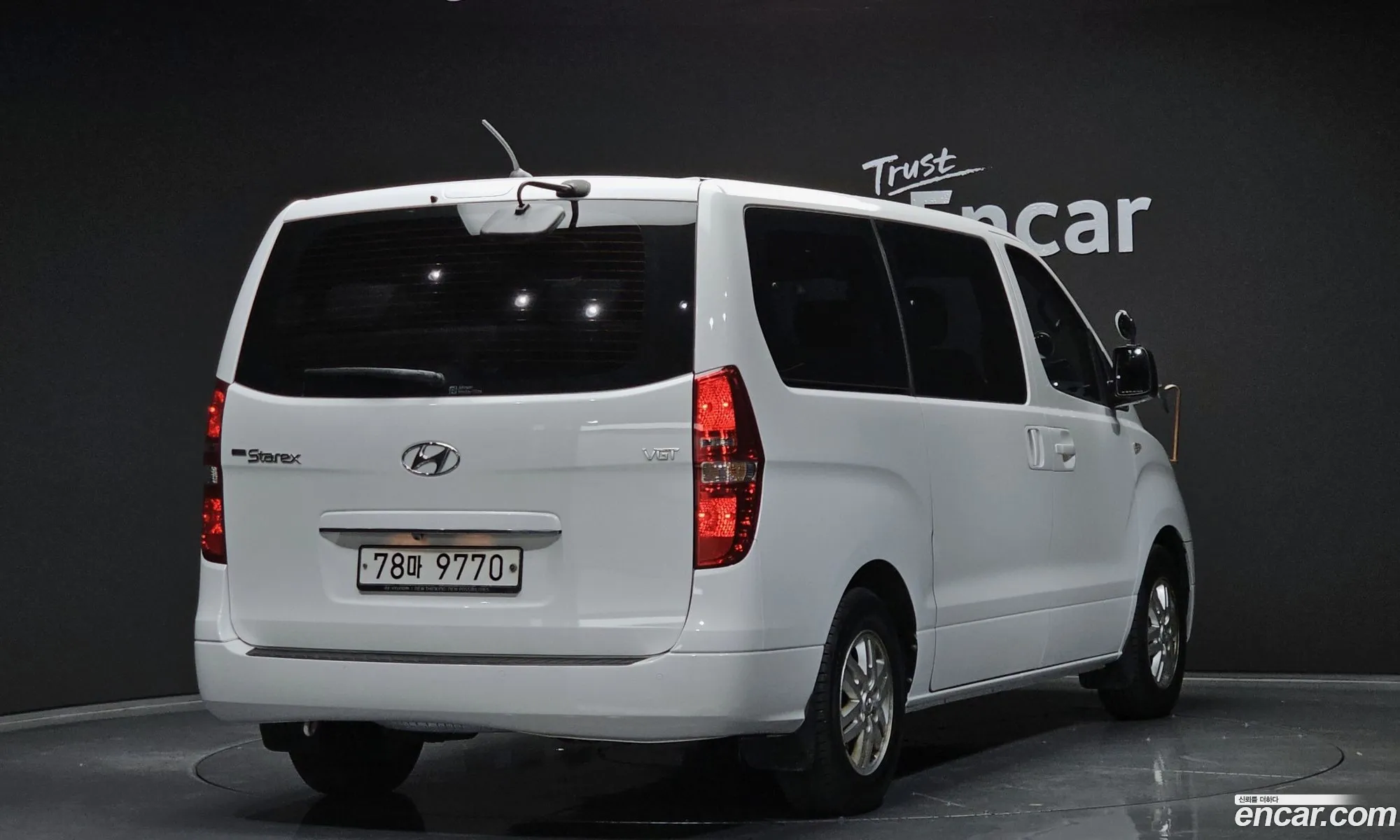 Hyundai Starex 12-Seater Wagon 2017 - фотография 12140077