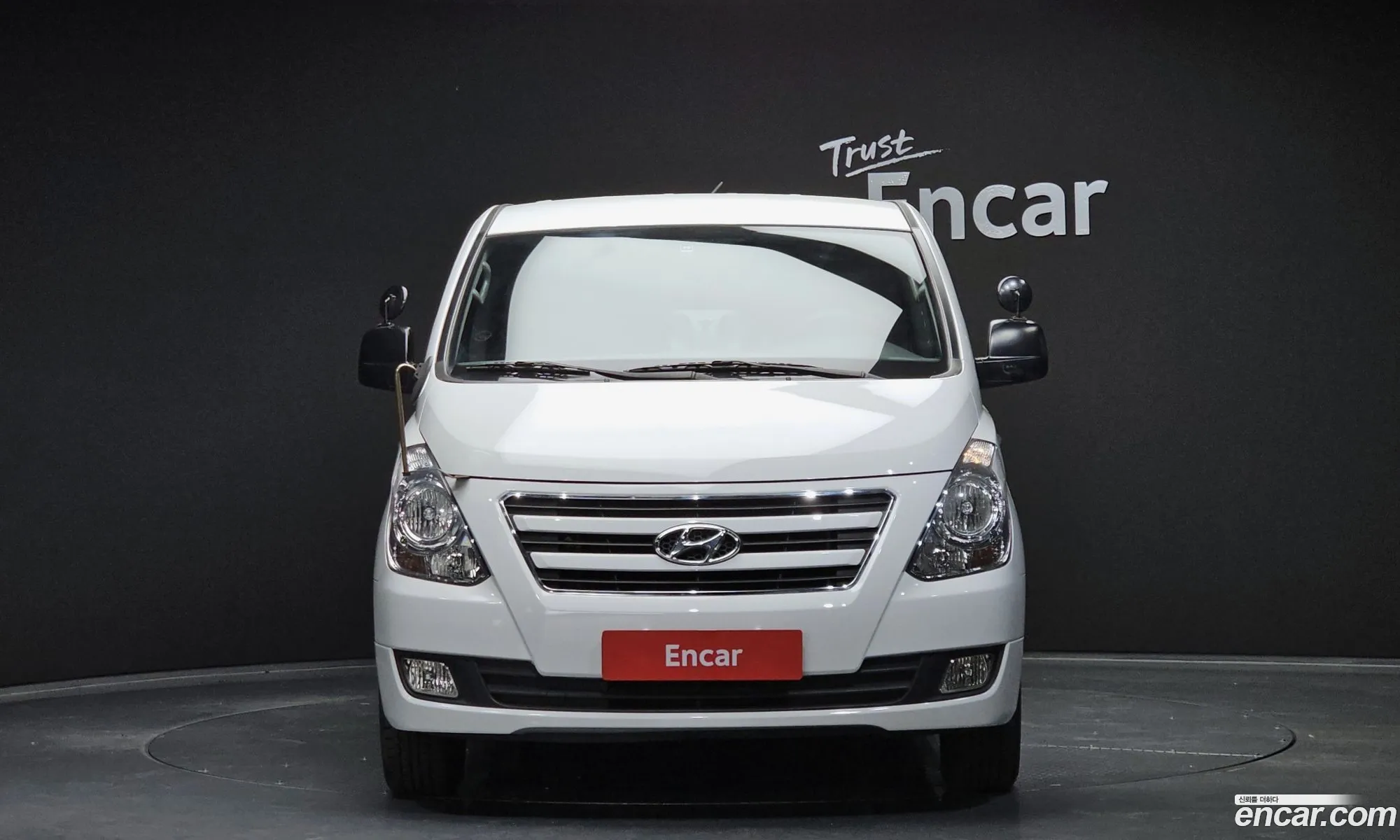 Hyundai Starex 12-Seater Wagon 2017 - фотография 12140078