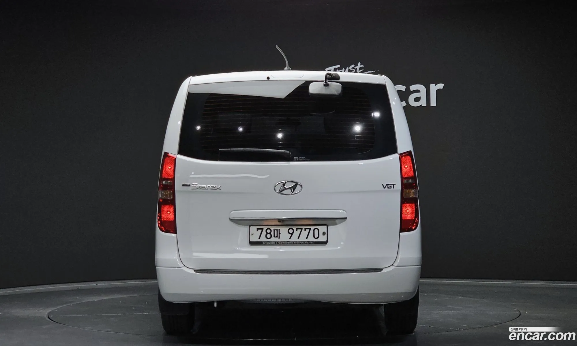 Hyundai Starex 12-Seater Wagon 2017 - фотография 12140079