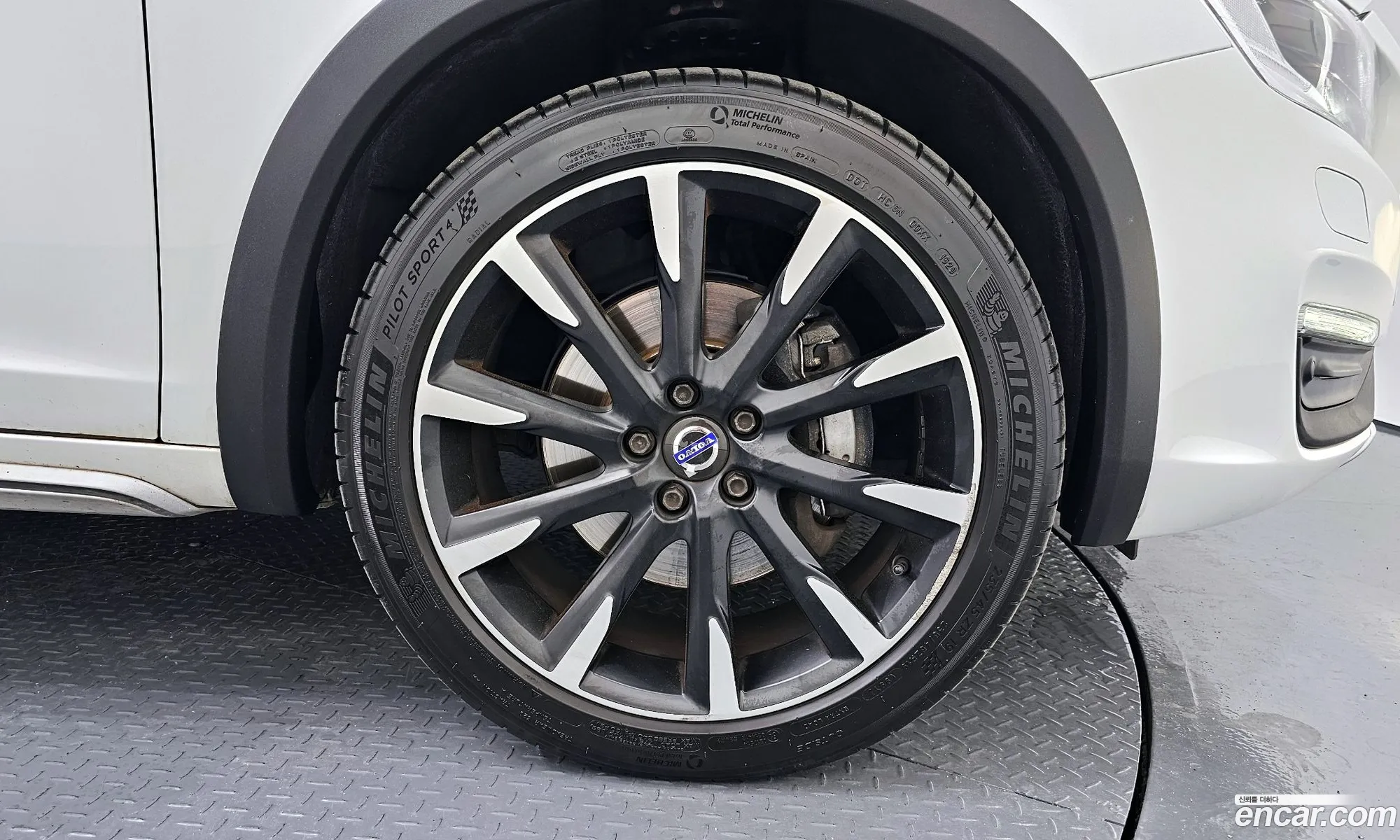 Volvo V60 Cross Country D4 Awd - фотография 4504334