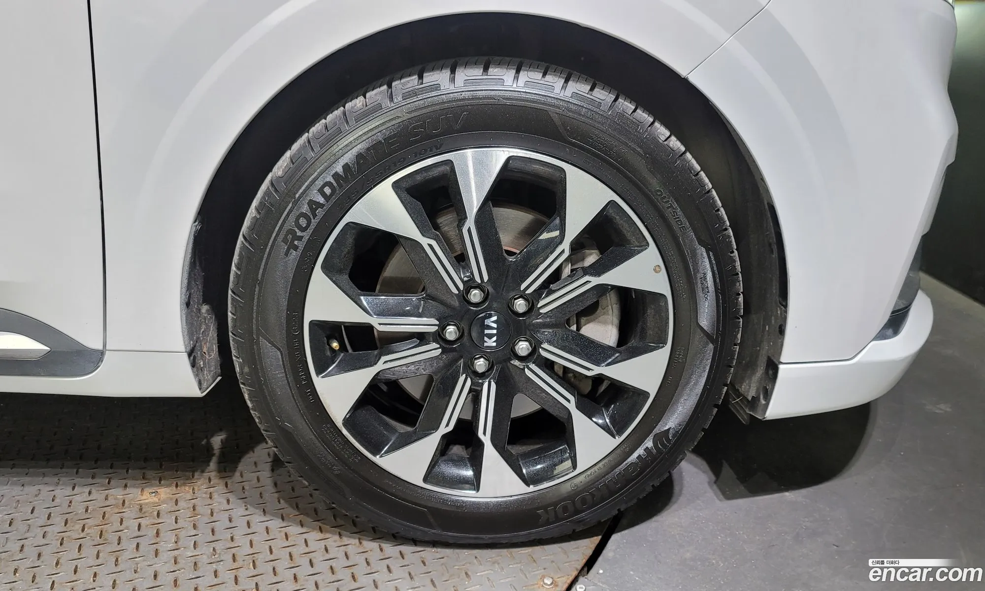 Kia Carnival 9-Seater High Limousine 2021 - фотография 10833764