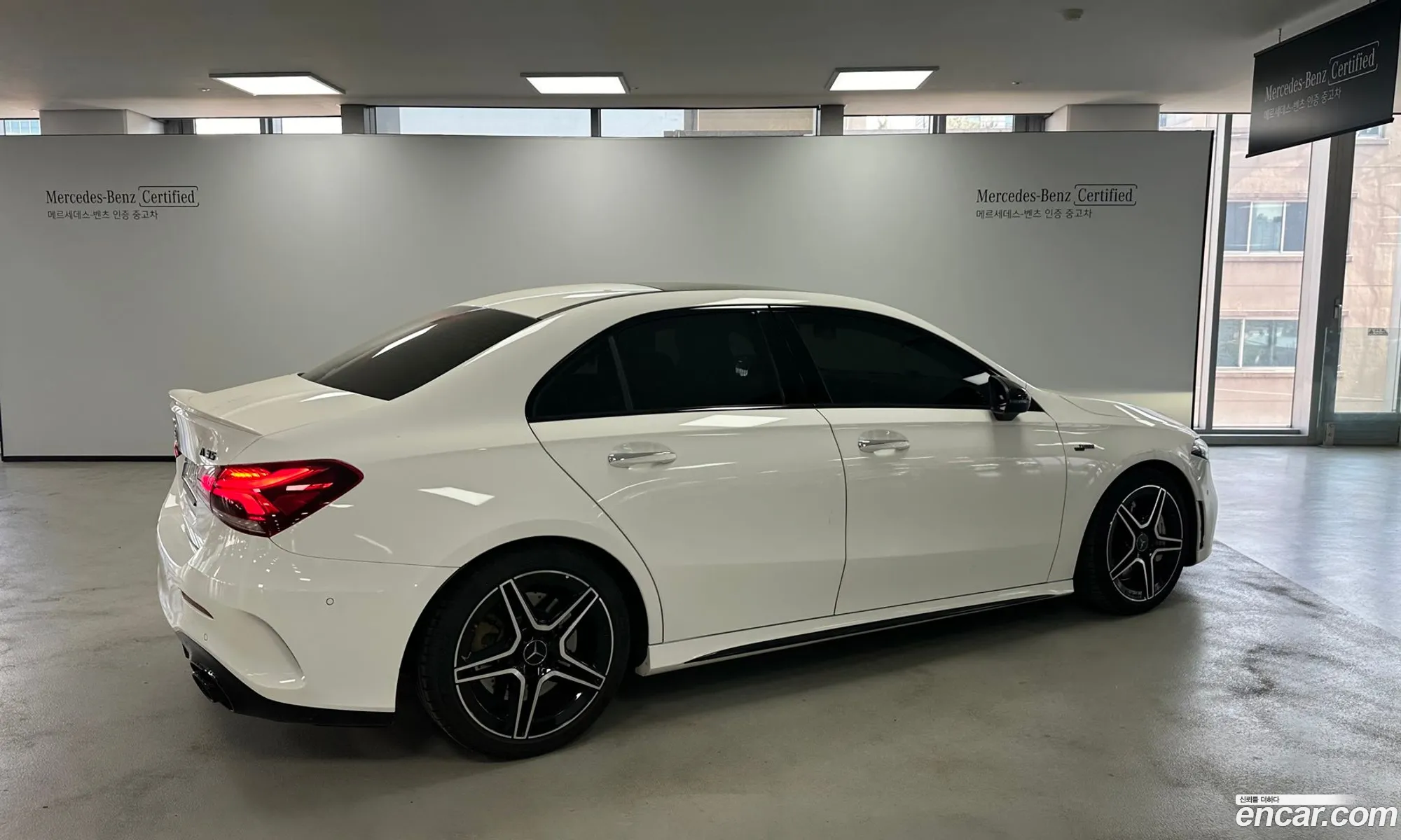 Mercedes-Benz A-Klasse Amg A35 4Matic Sedan 2023 - фотография 12575974