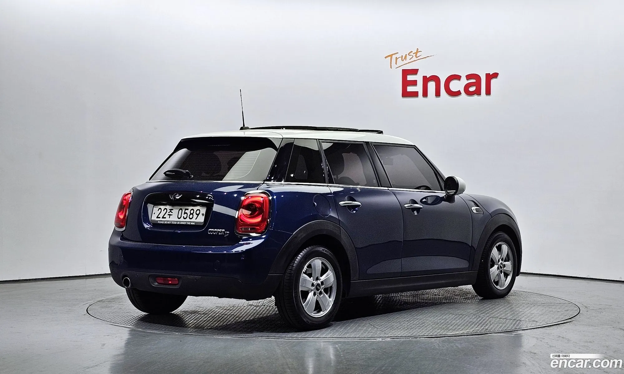 Mini Cooper D 5-Door Mid 3Rd Generation - фотография 4455114