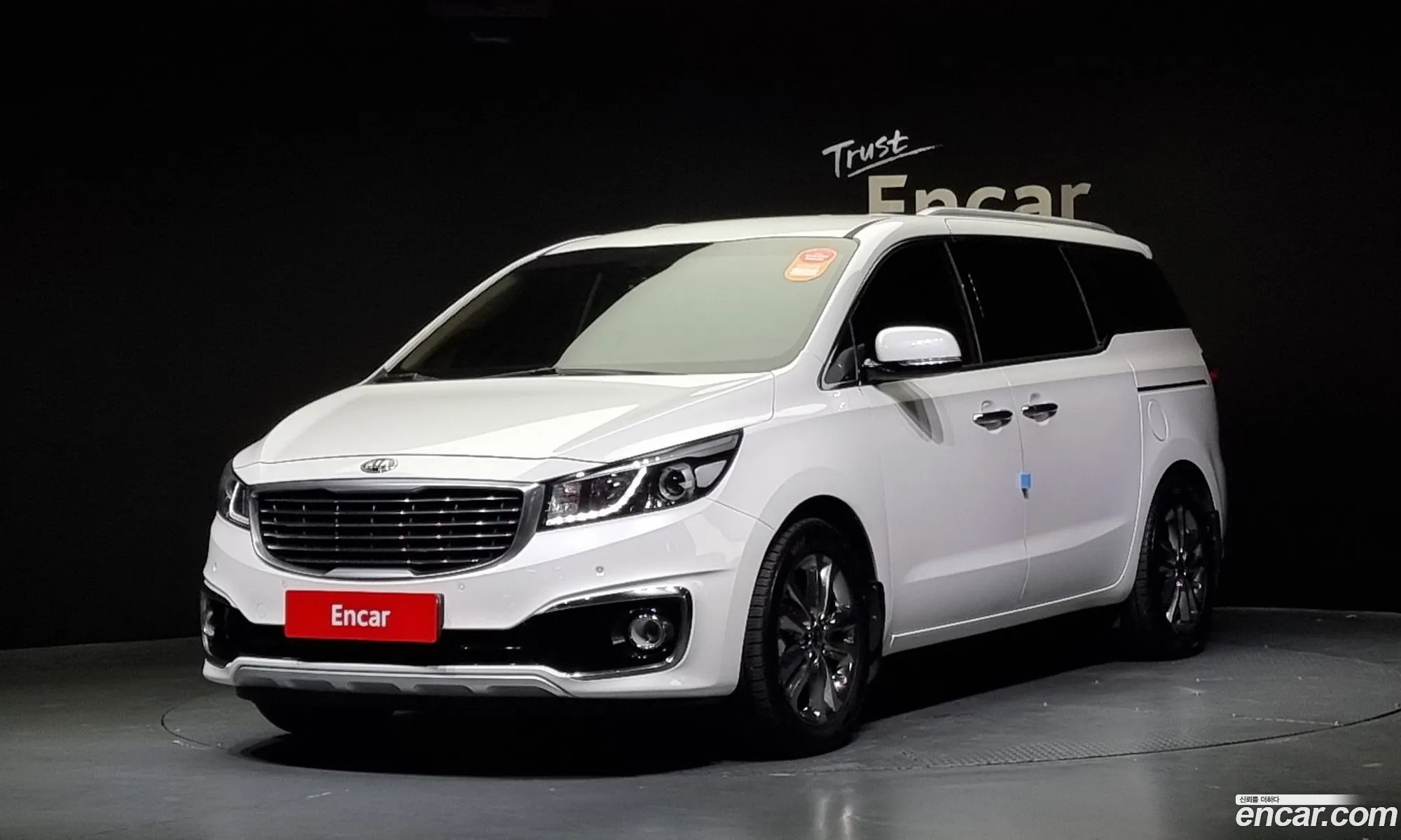 Kia Carnival 9-Seater Noblesse 2015 - фотография 11273980