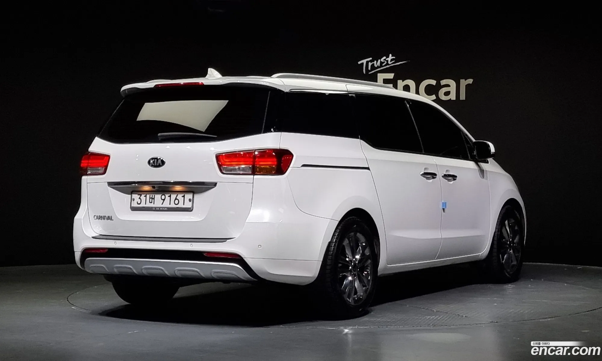 Kia Carnival 9-Seater Noblesse 2015 - фотография 11273981