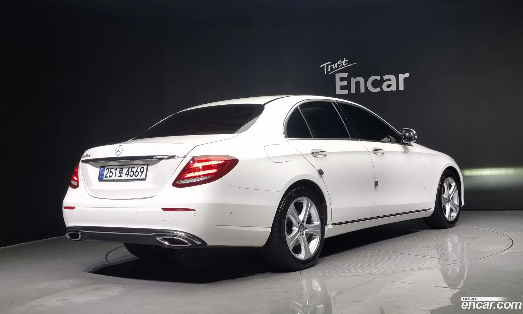 Benz E-Class W213 E220D Avant-Garde Intelligent Drive - фотография 12232908