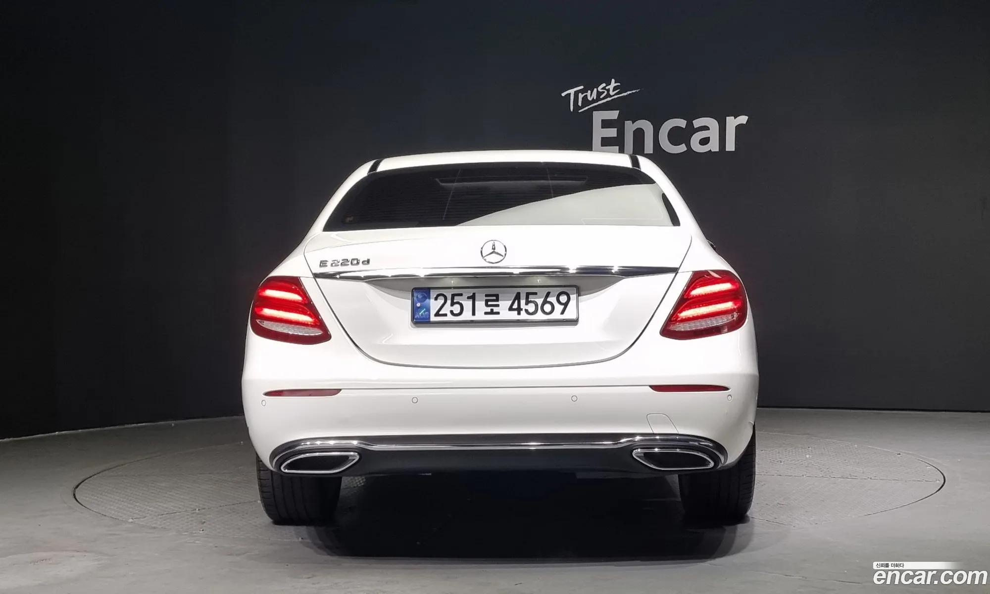 Benz E-Class W213 E220D Avant-Garde Intelligent Drive - фотография 12232910