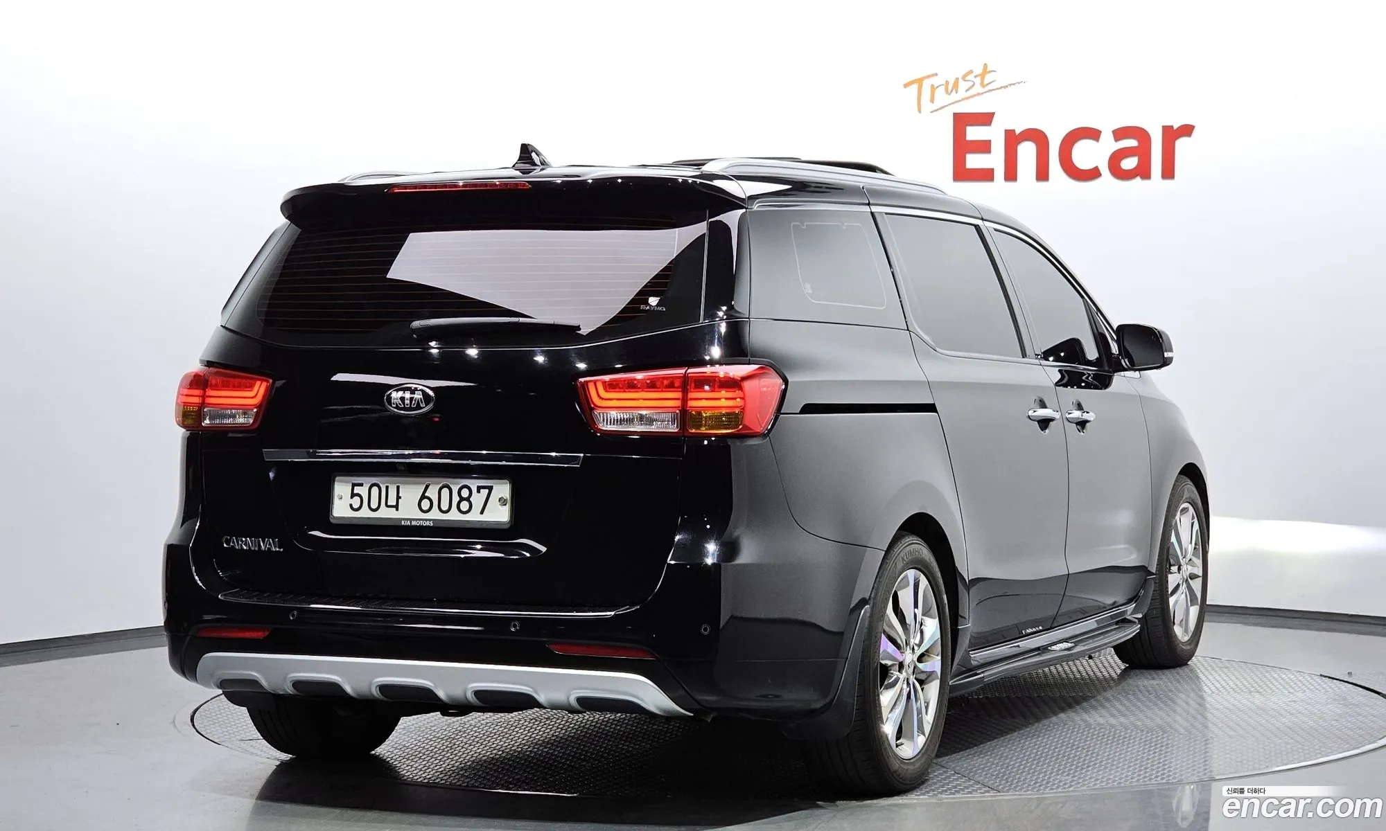 Kia Carnival 9-Seater Noblesse 2017 - фотография 13559021