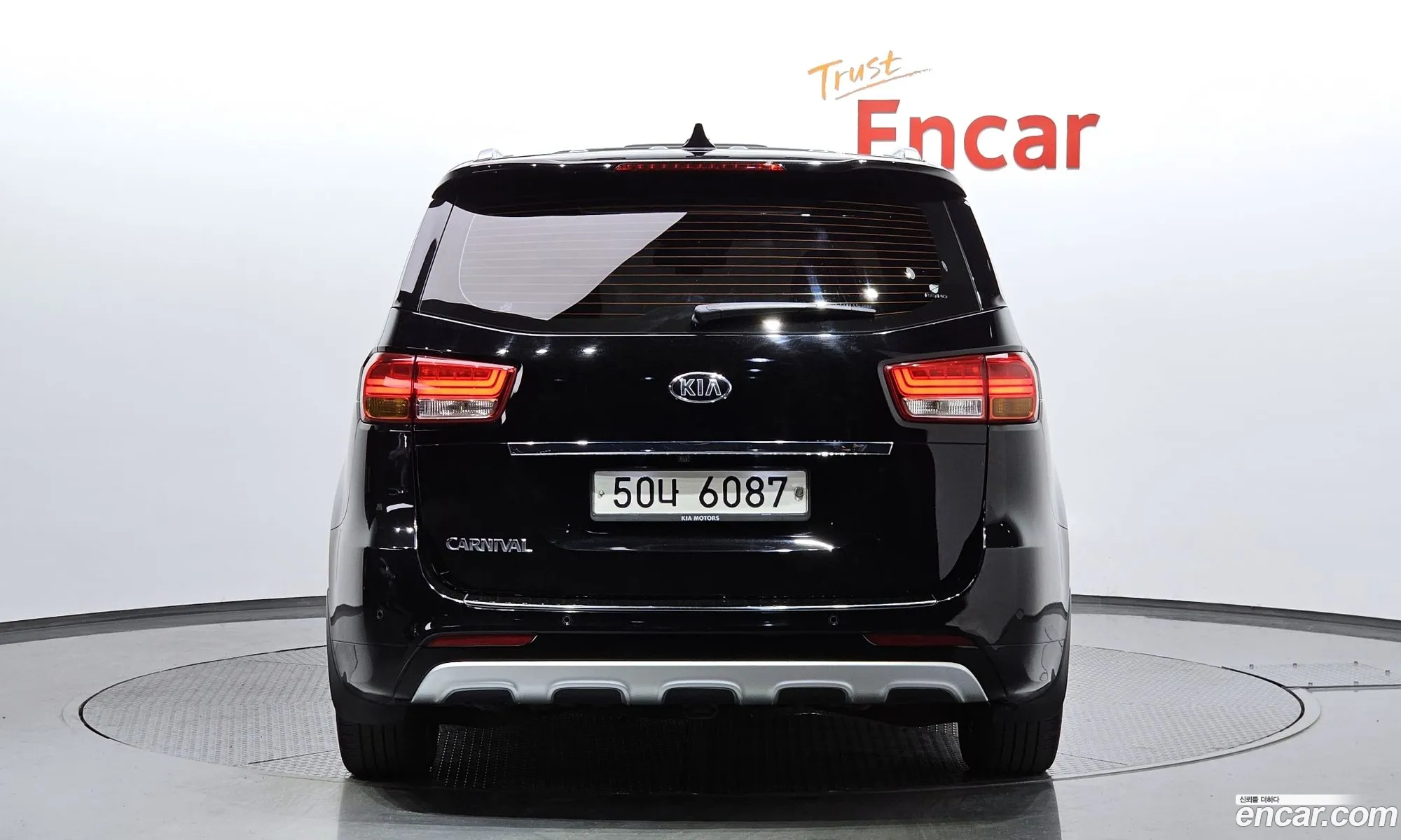 Kia Carnival 9-Seater Noblesse 2017 - фотография 13559023