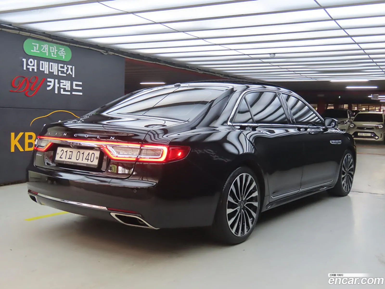 Lincoln Continental X 30 Presidential Awd 2017 - фотография 14439128