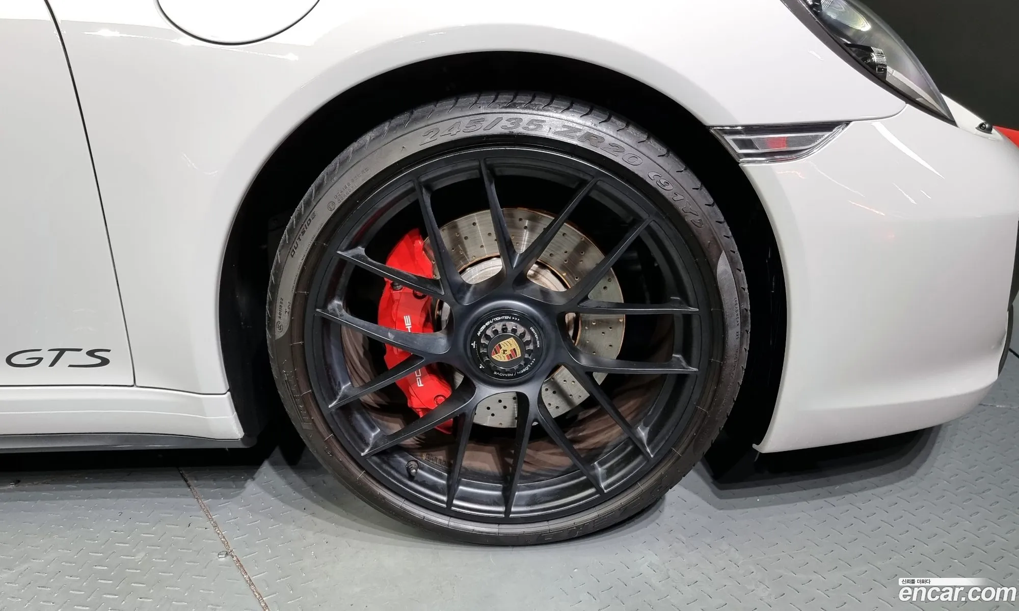 Porsche 911 Carrera 4 Gts Cabriolet 2019 - фотография 3487872