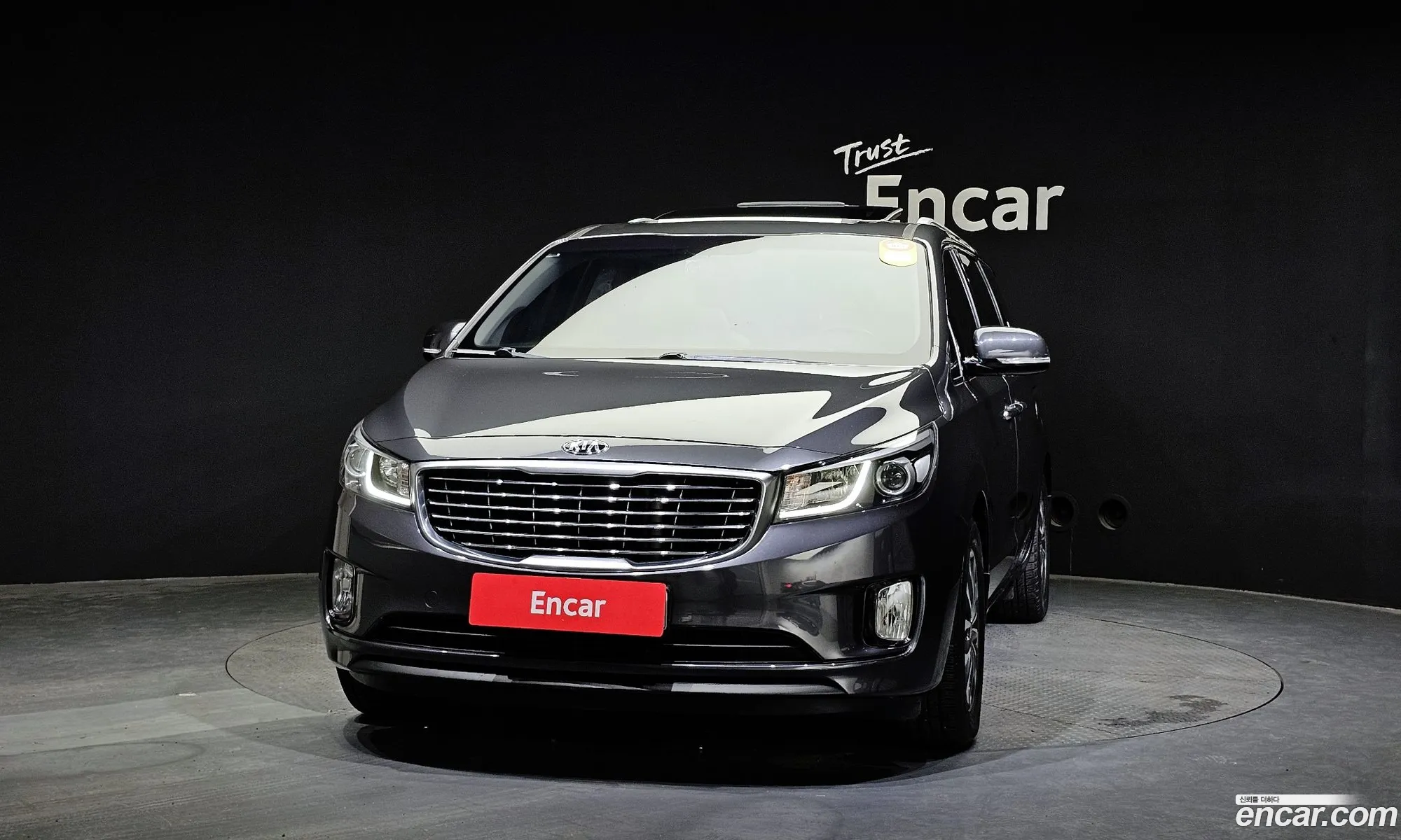 Kia Carnival 11-Seater Luxury 2015 - фотография 14771573