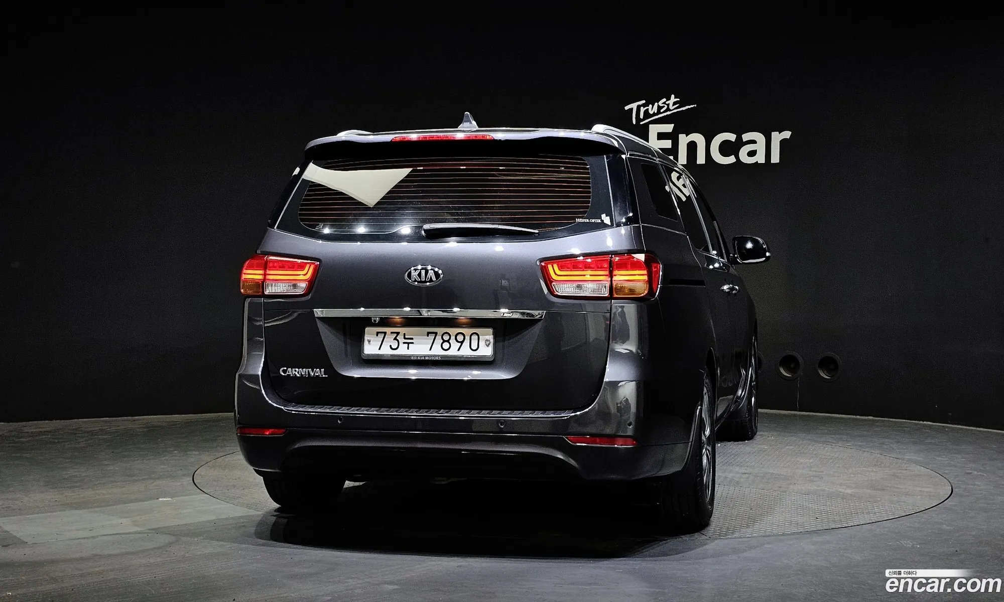 Kia Carnival 11-Seater Luxury 2015 - фотография 14771574