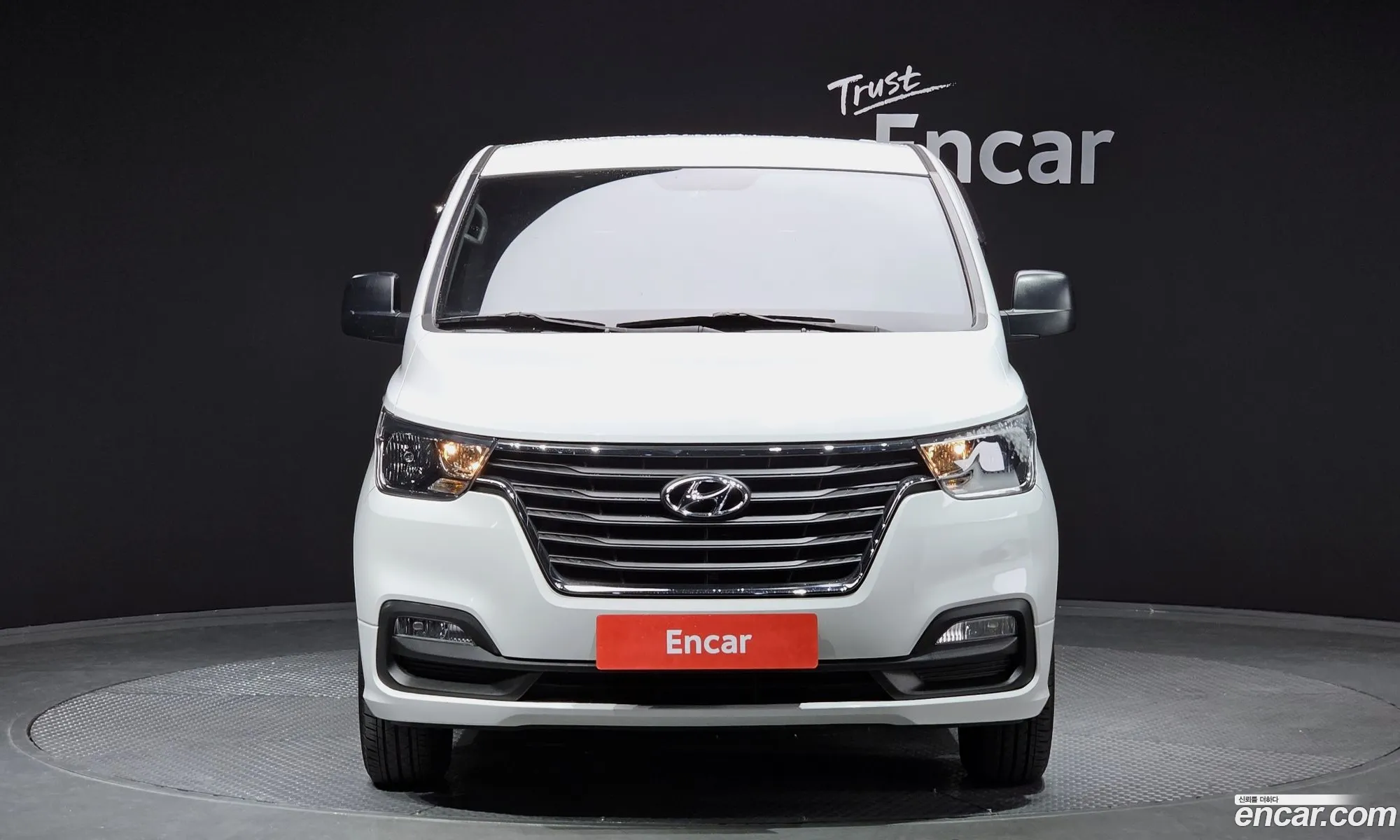 Hyundai Starex 3-Seater Van 2019 - фотография 11628568