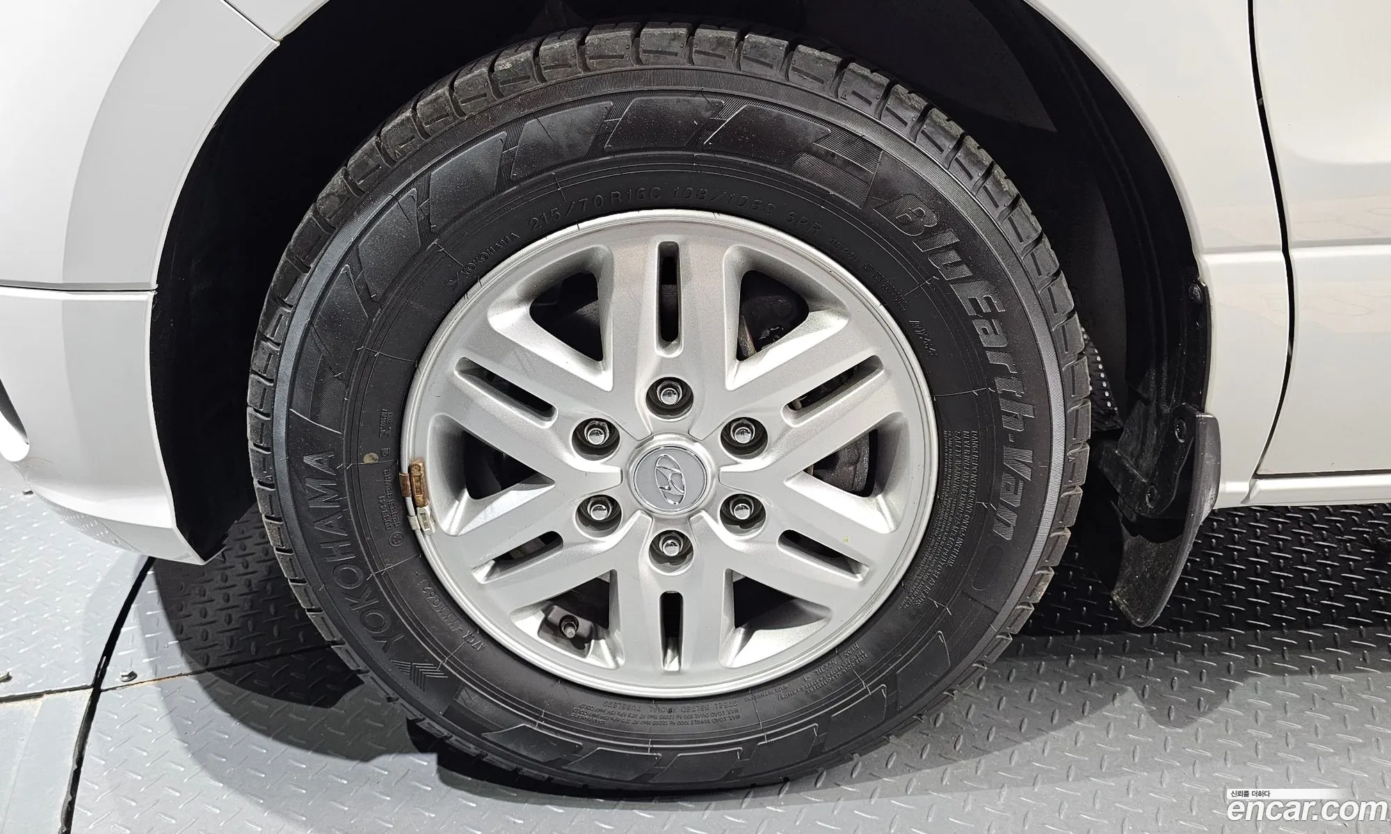 Hyundai Starex 3-Seater Van 2019 - фотография 11628570