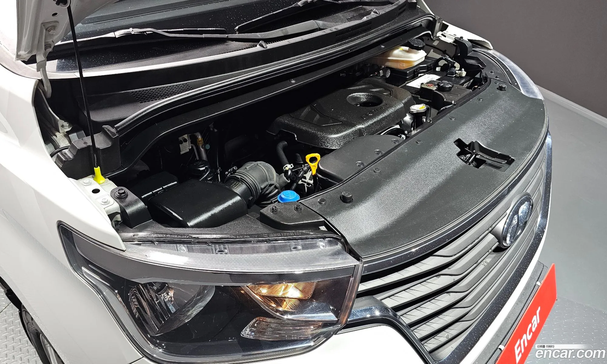 Hyundai Starex 3-Seater Van 2019 - фотография 11628571