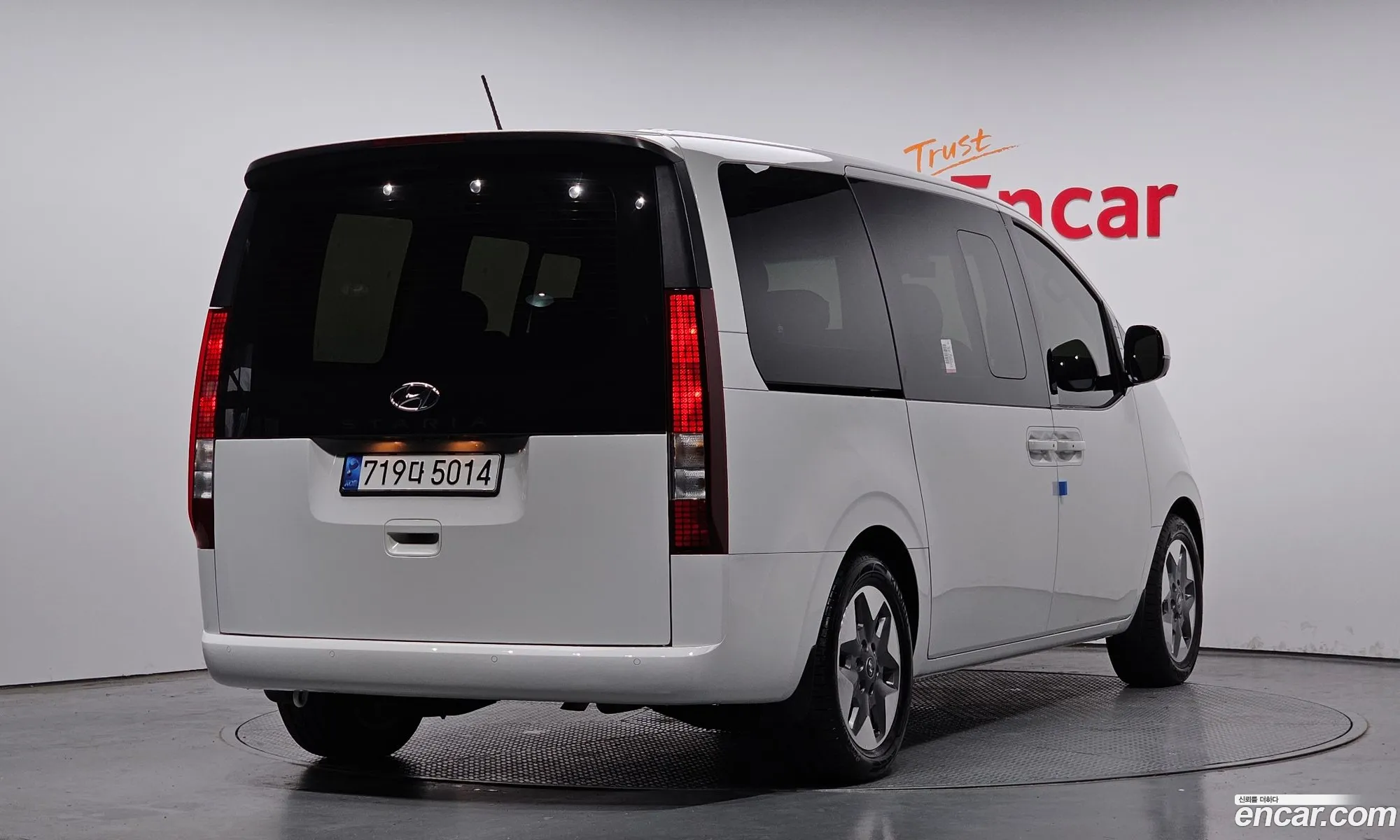 Hyundai Staria Tourer 11-Seater 2023 - фотография 11375583