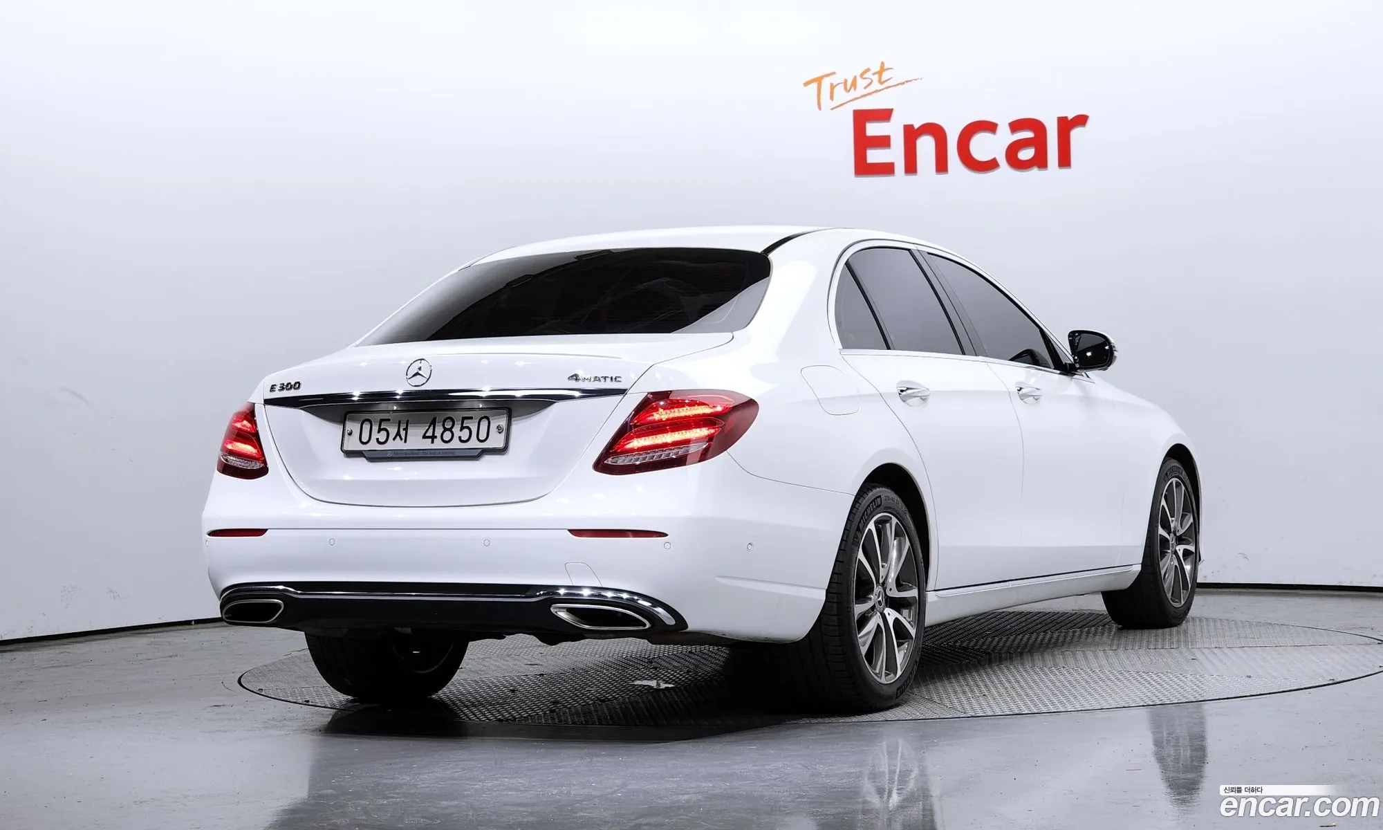 Mercedes E-Class W213 E300 4Matic Avant Garde - фотография 12680844
