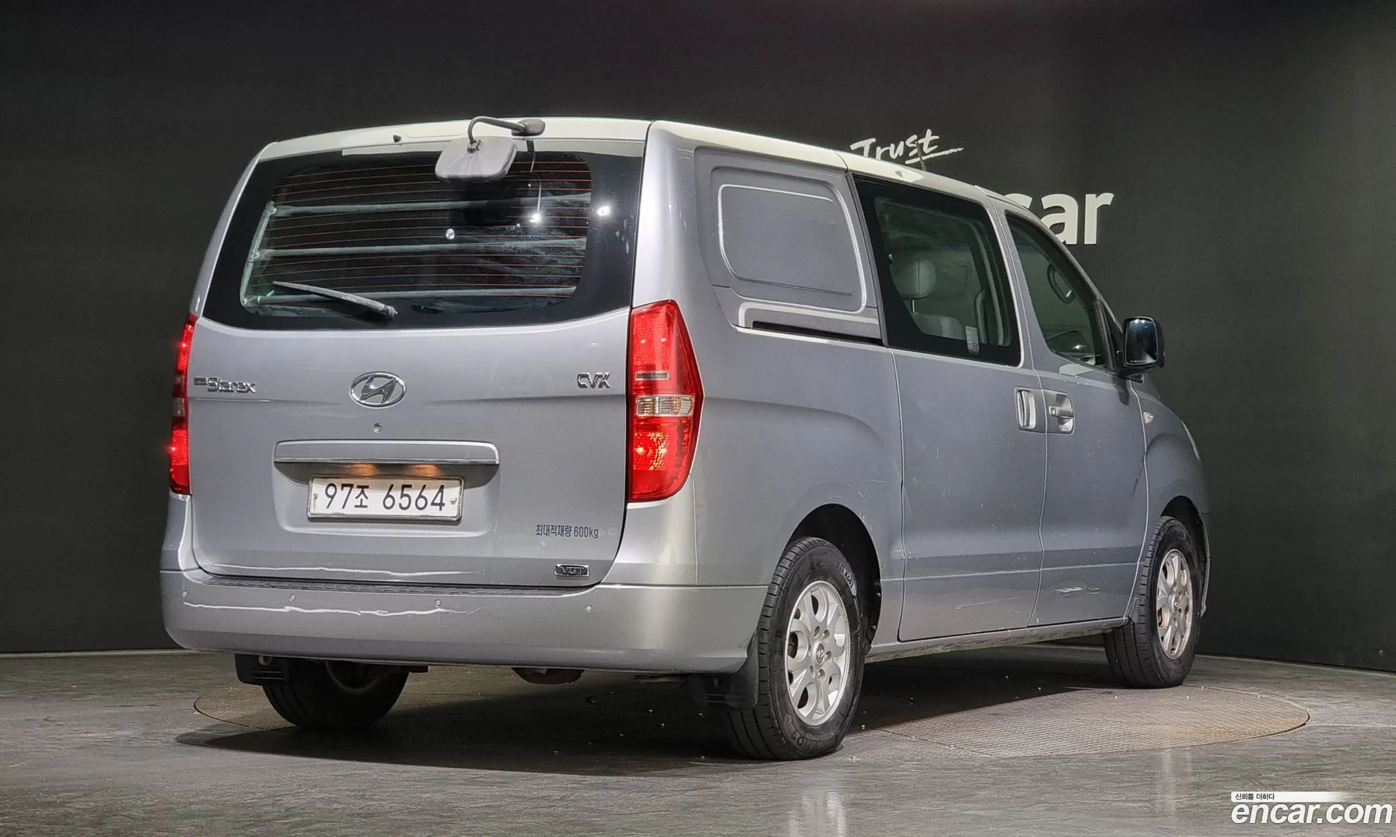 Hyundai Starex 5-Seater Van 2014 - фотография 11493585