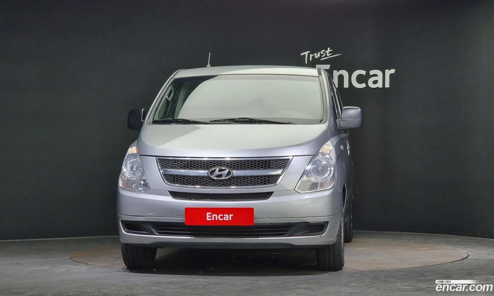 Hyundai Starex 5-Seater Van 2014 - фотография 11493586