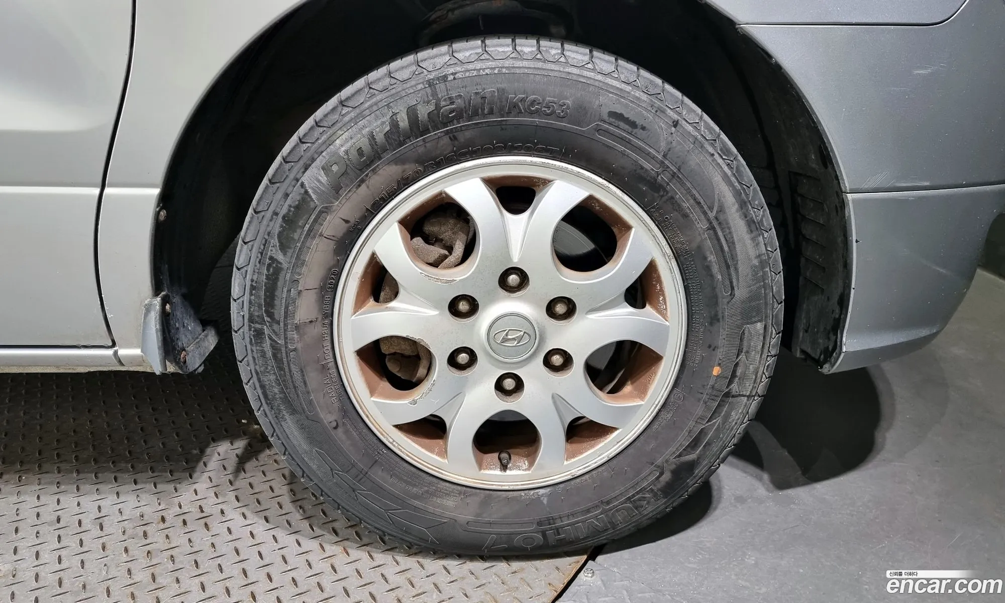 Hyundai Starex 5-Seater Van 2014 - фотография 11493588