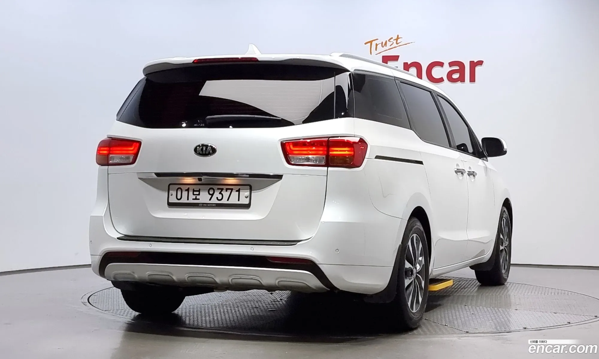 Kia Carnival 9-Seater Child Safety Car 2017 - фотография 17308784