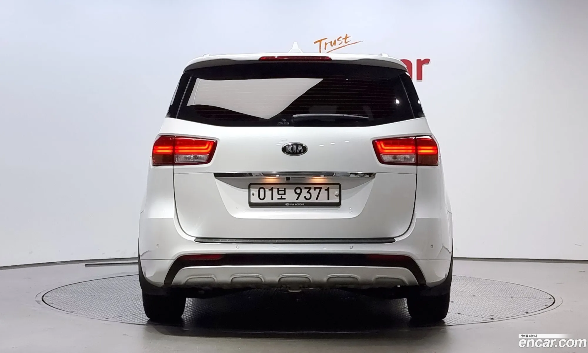 Kia Carnival 9-Seater Child Safety Car 2017 - фотография 17308786