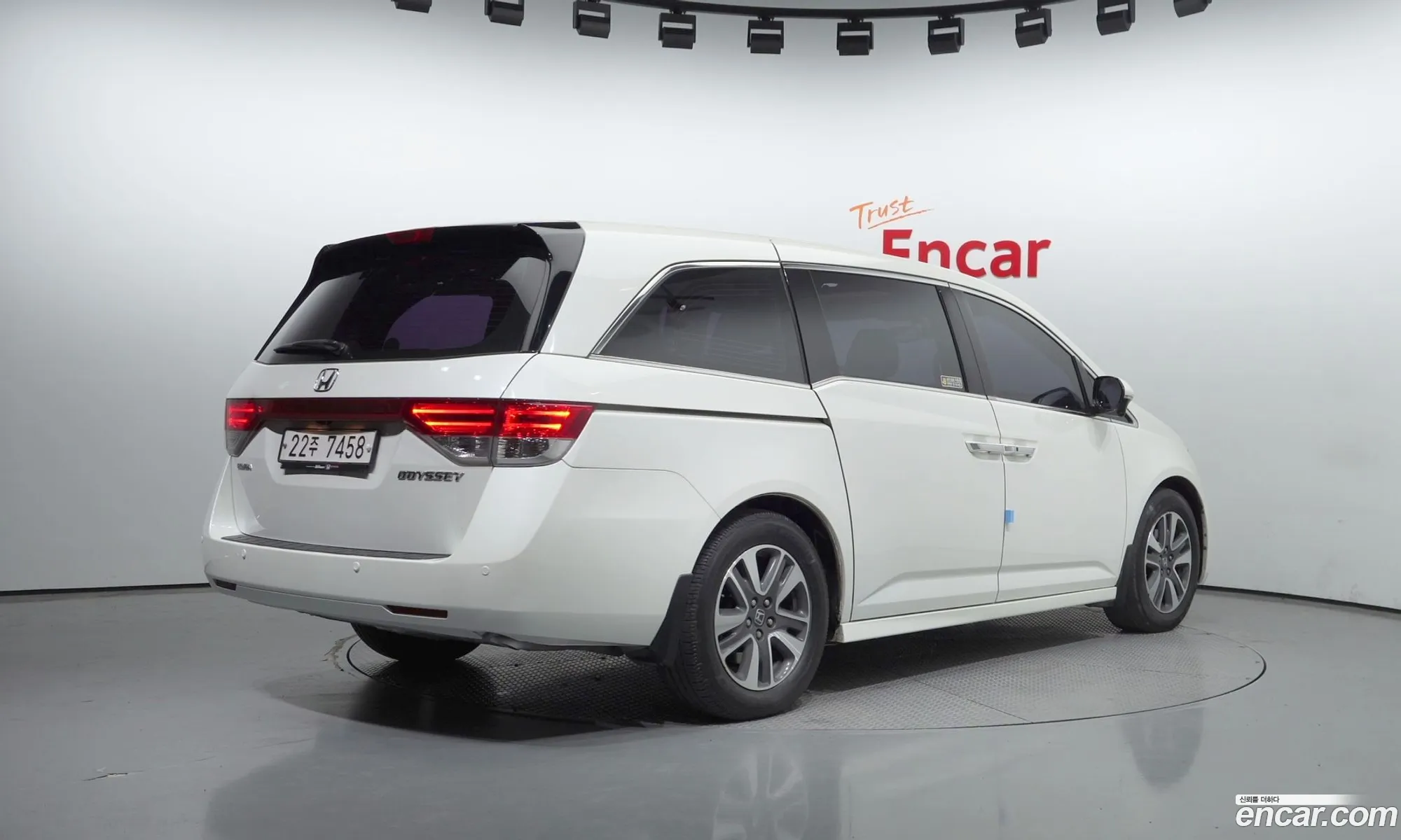 Honda Odyssey 35 2015 - фотография 12676240