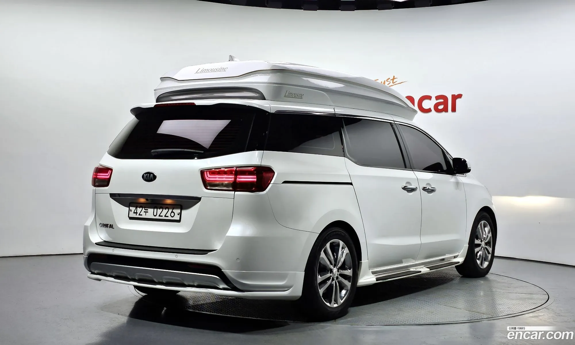 Kia Carnival Gasoline 9-Seater High Limousine Specially Equipped Company 2017 - фотография 16588298