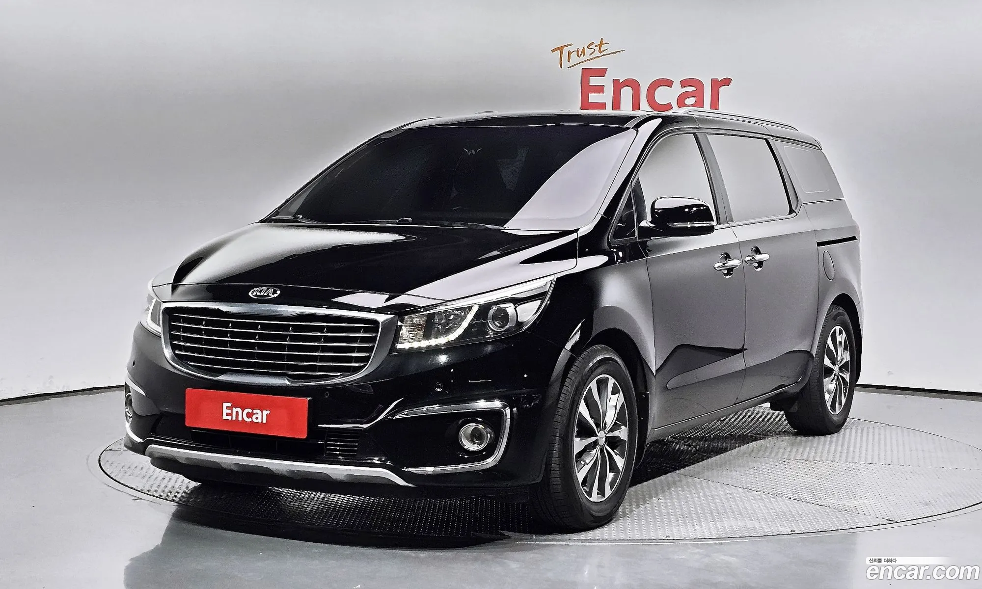 Kia Carnival 9-Seater Luxury 2018 - фотография 11951621