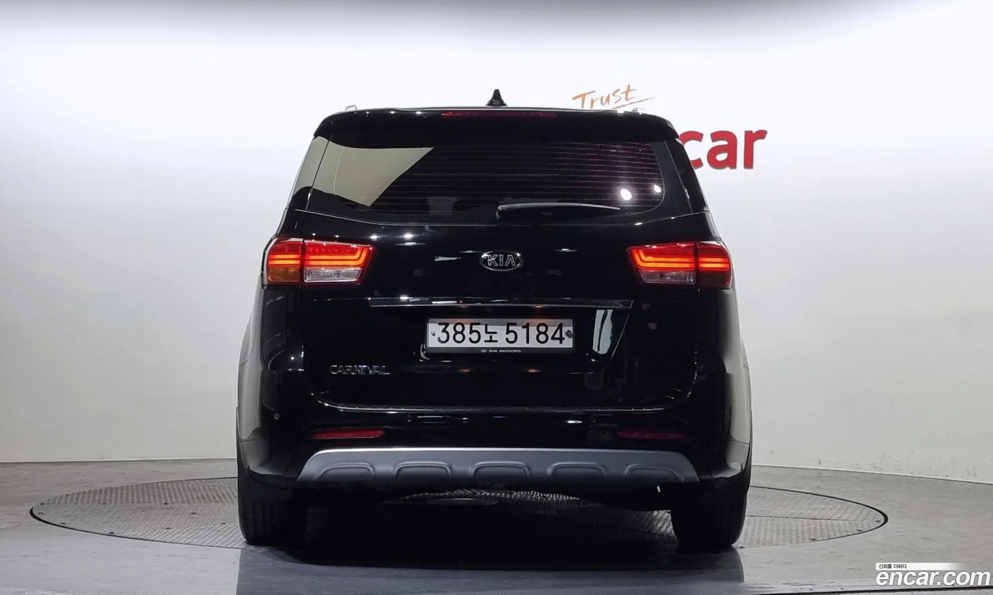 Kia Carnival 9-Seater Luxury 2015 - фотография 11575926