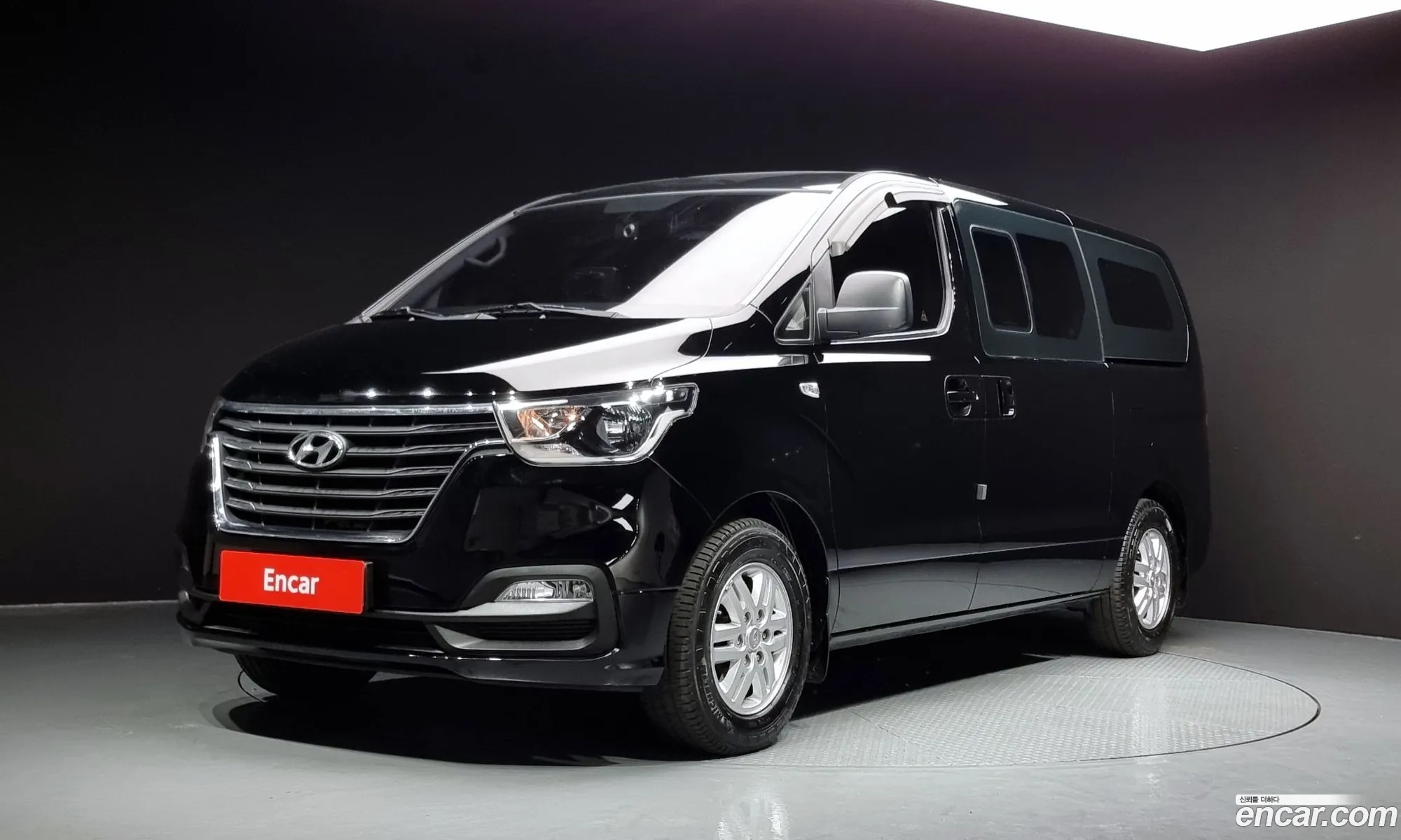 Hyundai Starex 5 Seater Van 2019 - фотография 16598886