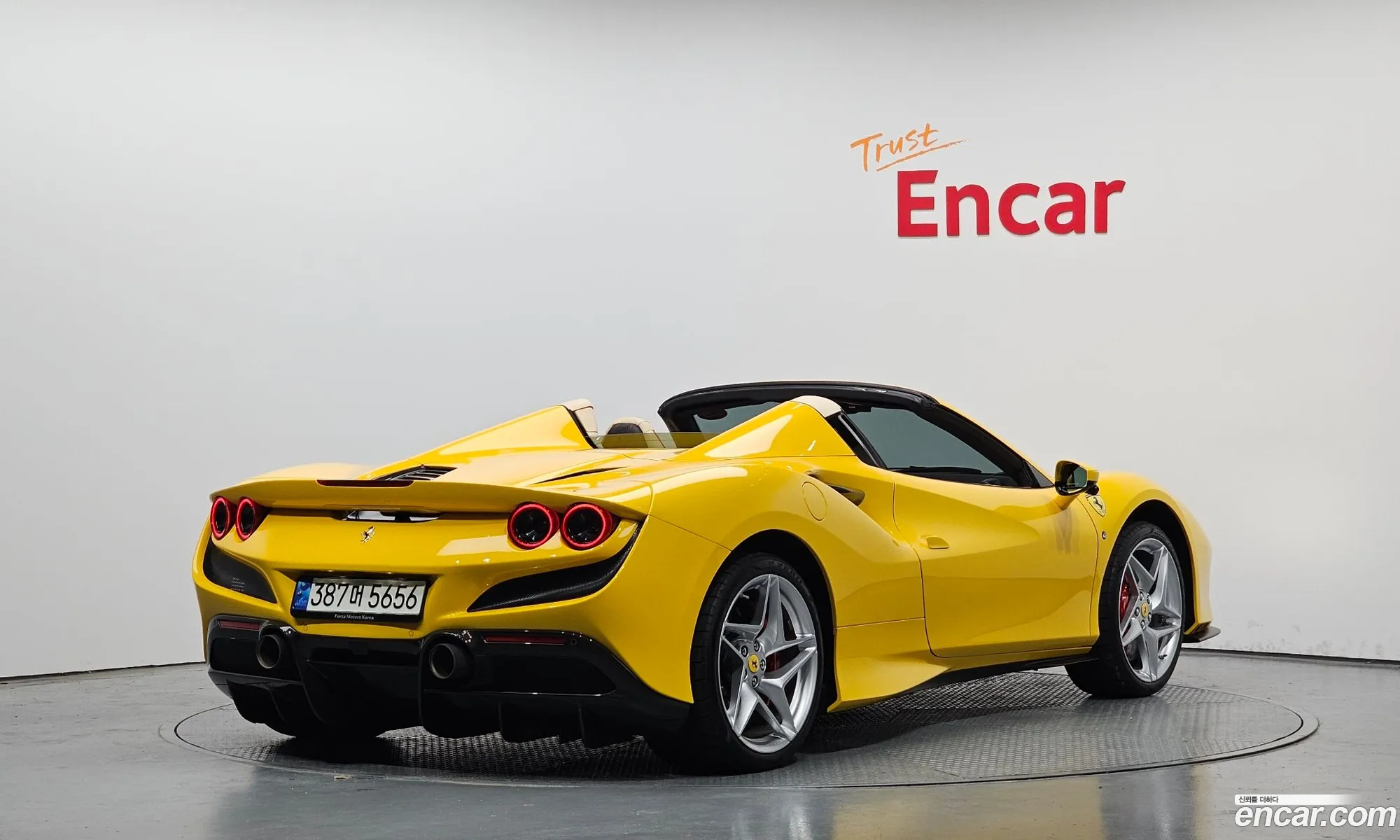 Ferrari F8 Spider 39 V8 - фотография 4187243