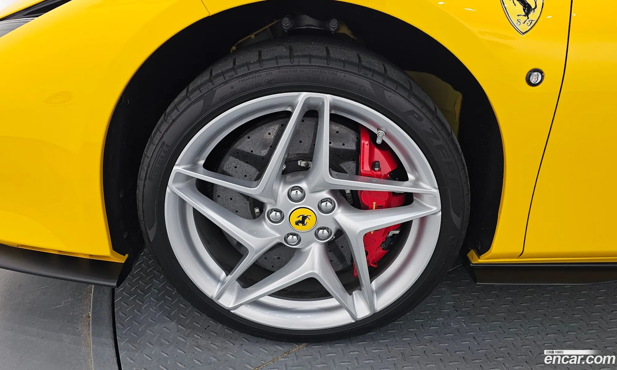 Ferrari F8 Spider 39 V8 - фотография 4187246